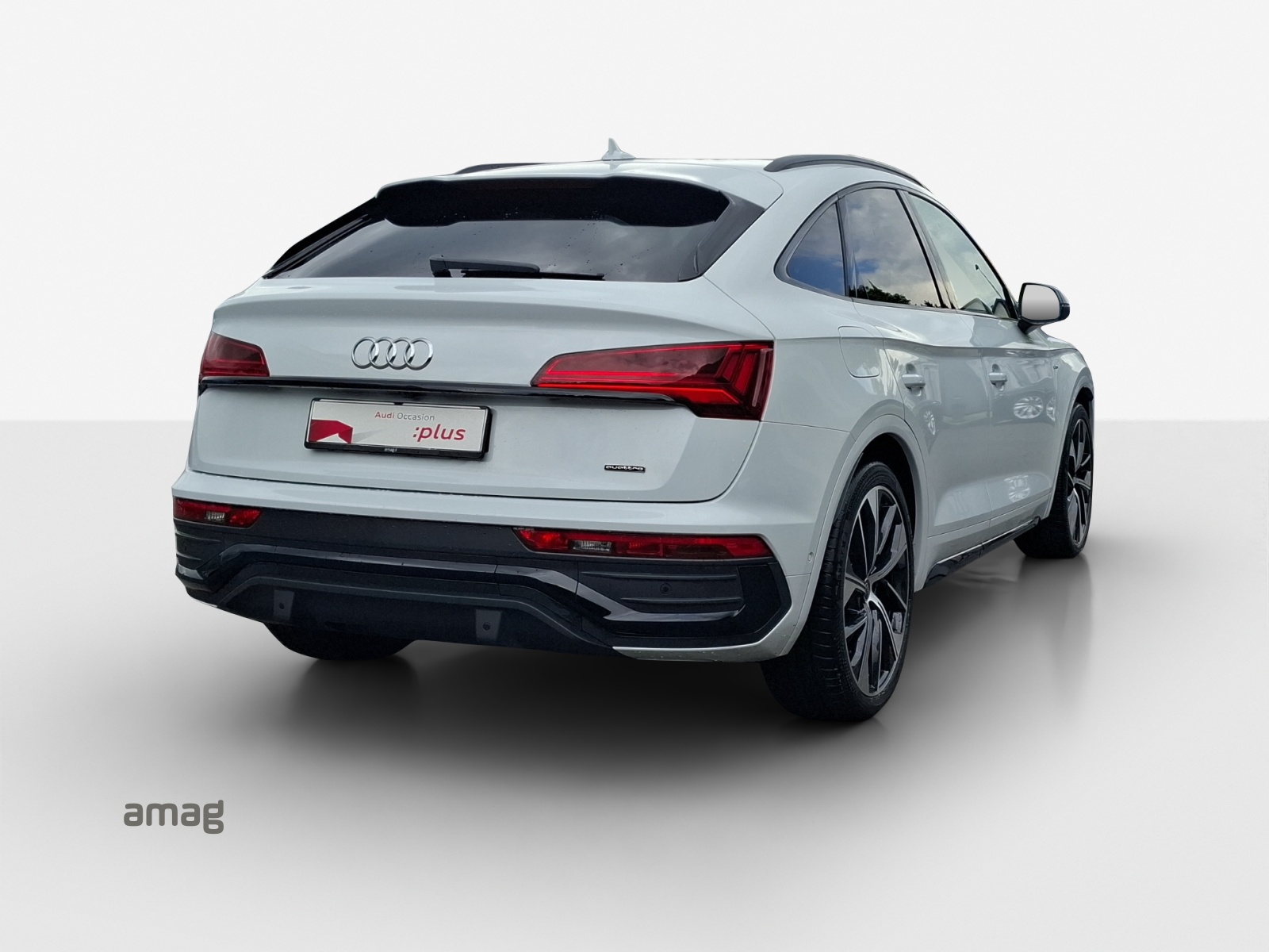 AUDI Q5 Sportback 40 TDI Blackedition quattro S-tronic-image-4