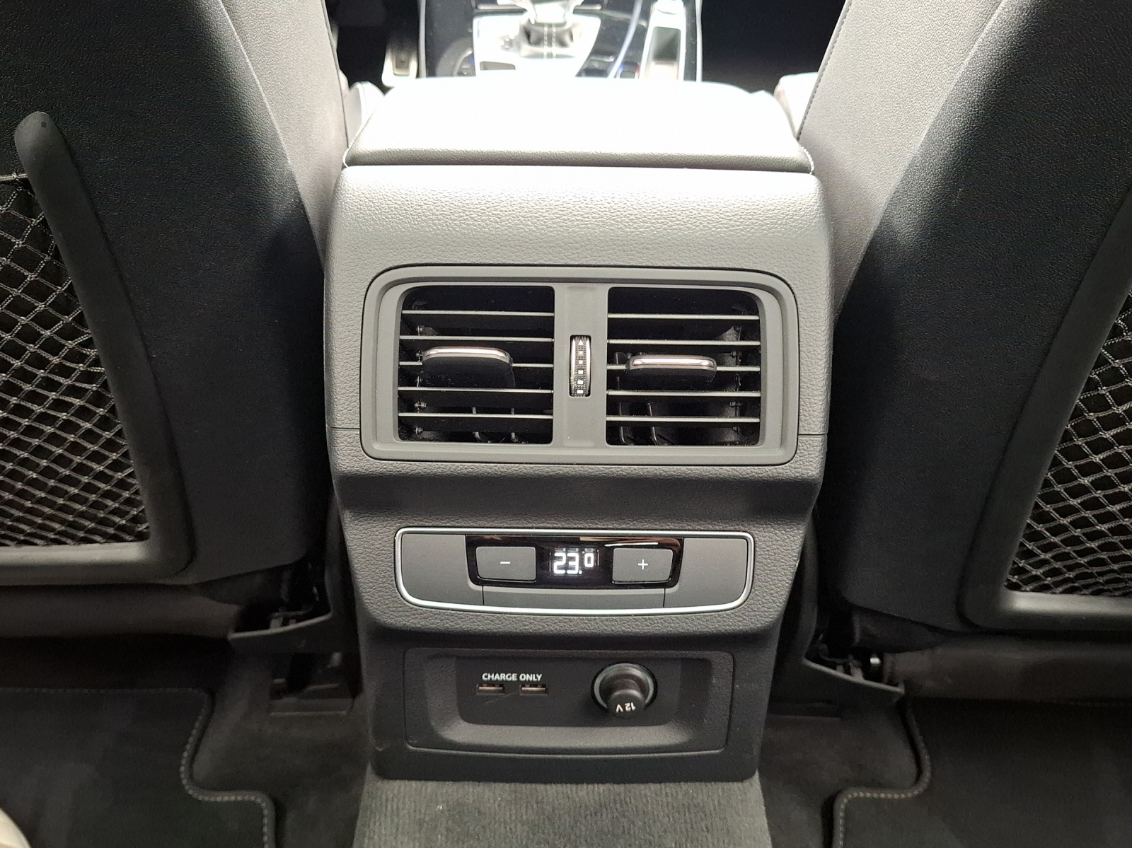 AUDI Q5 Sportback 40 TDI Blackedition quattro S-tronic-image-14