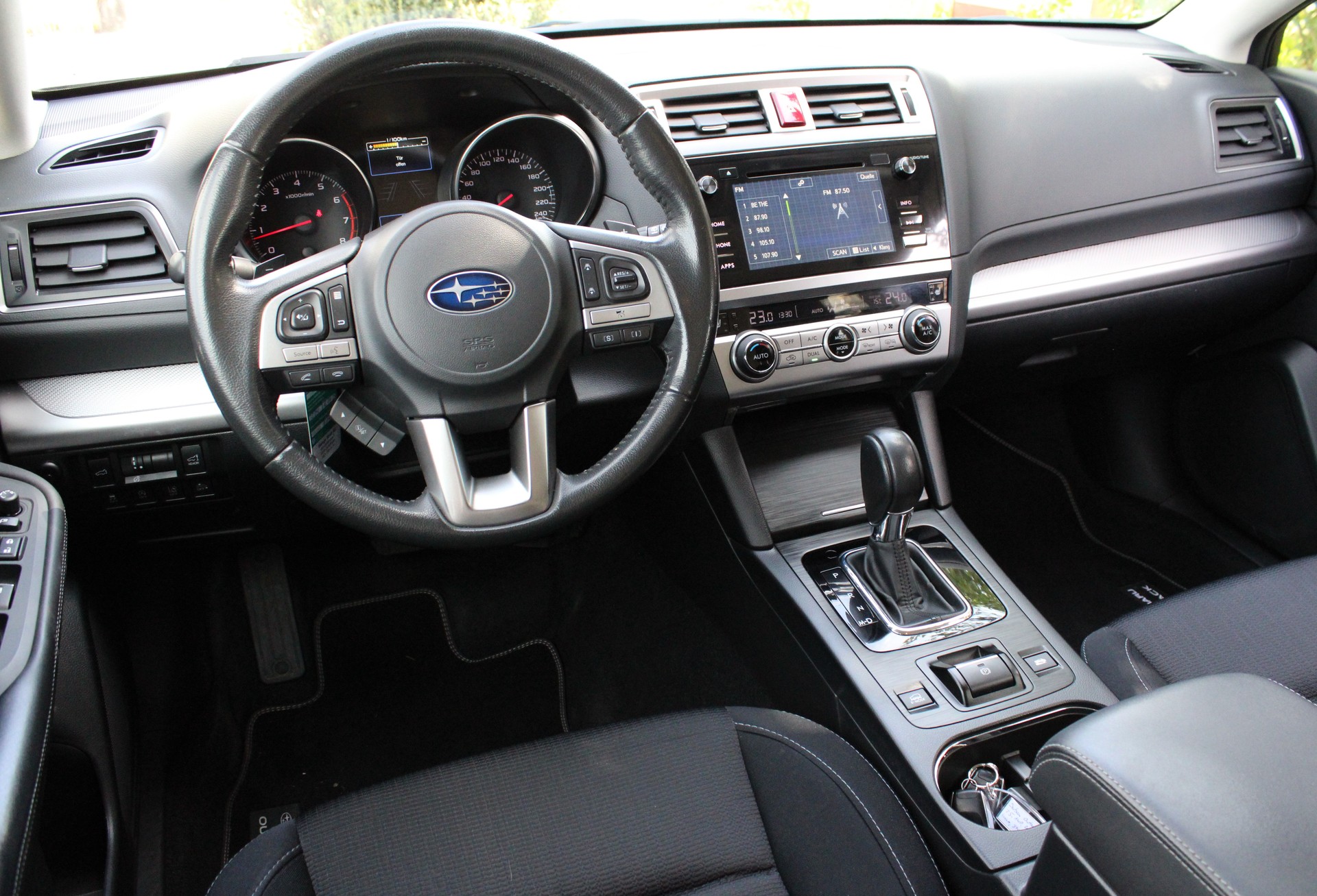 SUBARU Outback 2.5i Swiss AWD Lineartronic-image-12
