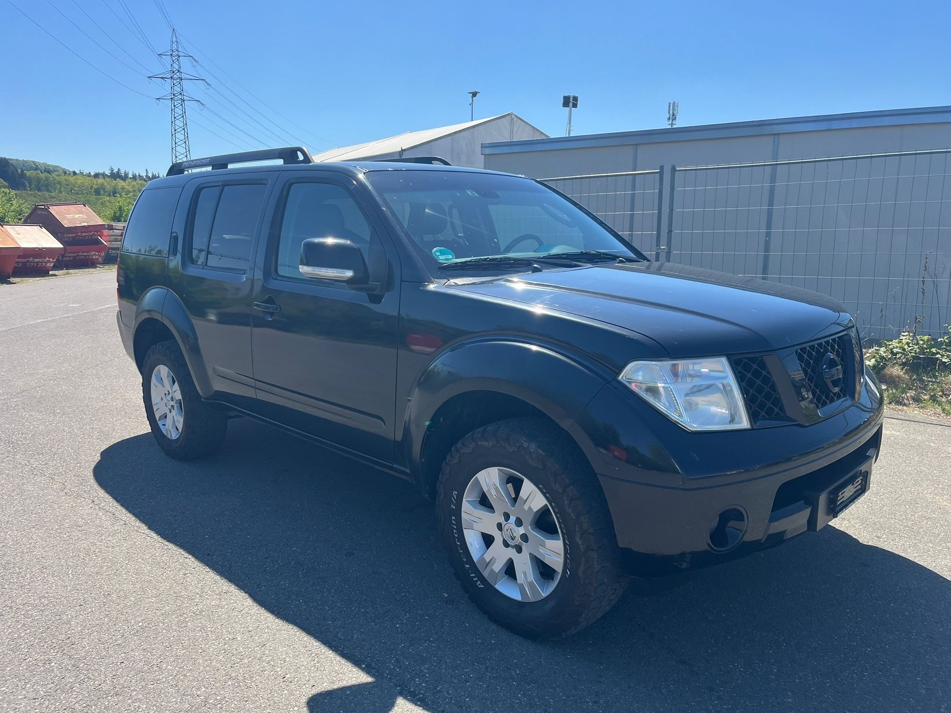 NISSAN Pathfinder 2.5 dCi LE-image-1