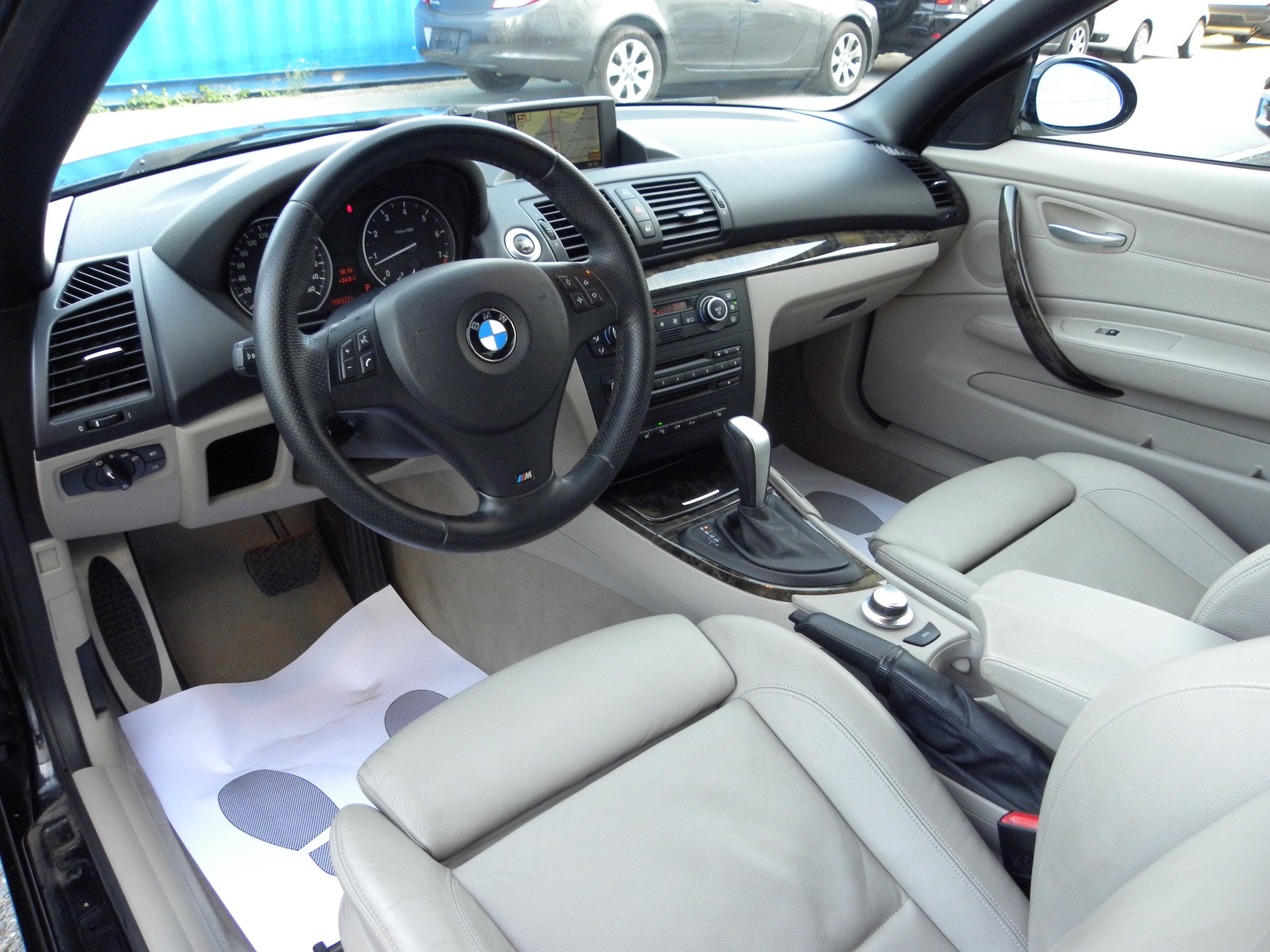 BMW 125i Cabrio Steptronic M-Sportpaket-image-4