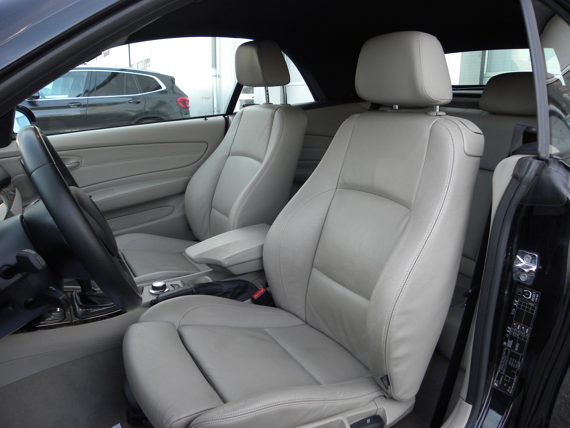 BMW 125i Cabrio Steptronic M-Sportpaket-image-6
