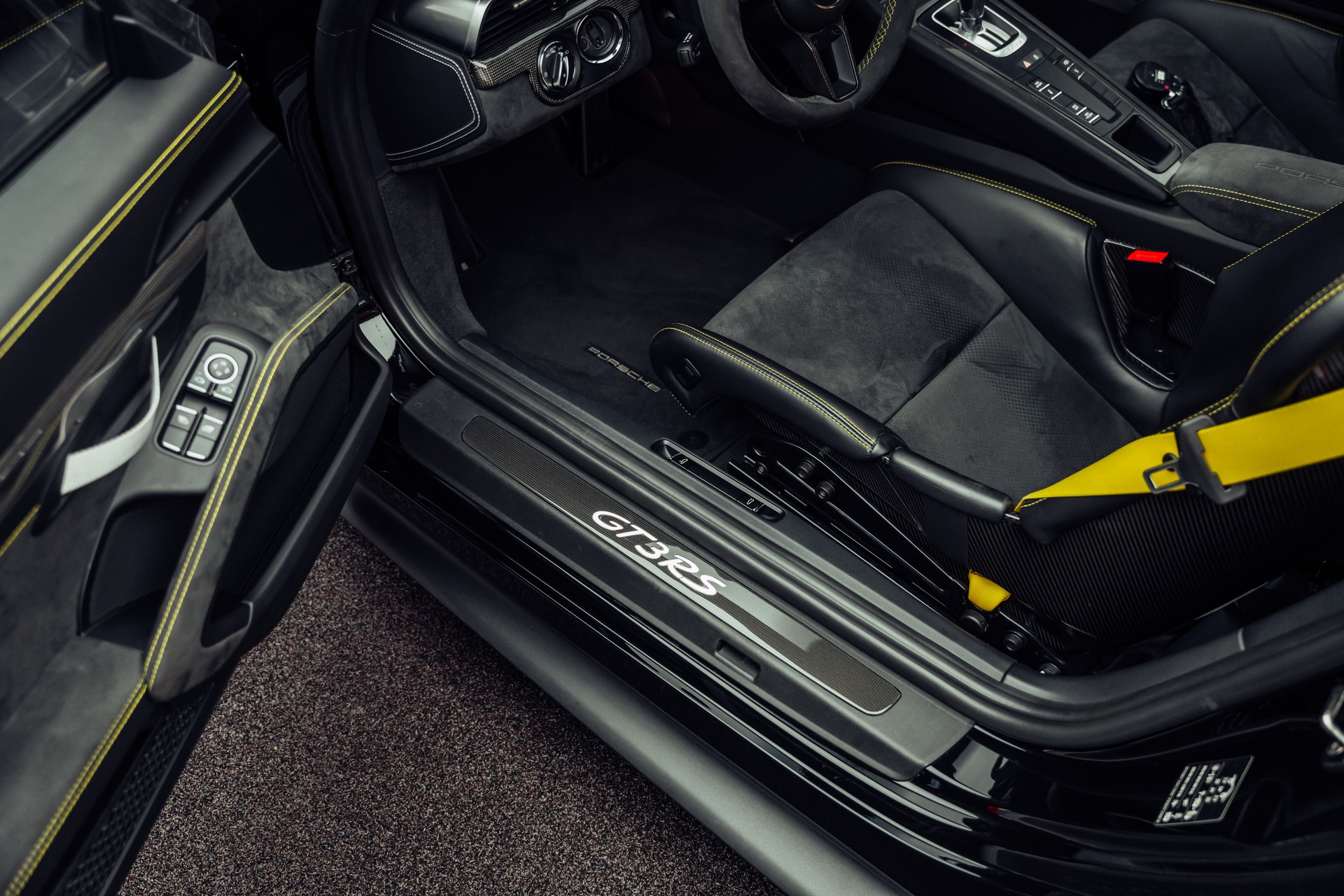 PORSCHE 911 GT3 RS PDK Weissach-image-11