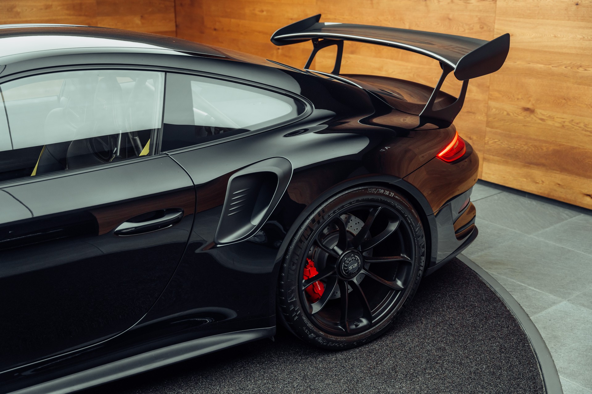 PORSCHE 911 GT3 RS PDK Weissach-image-24