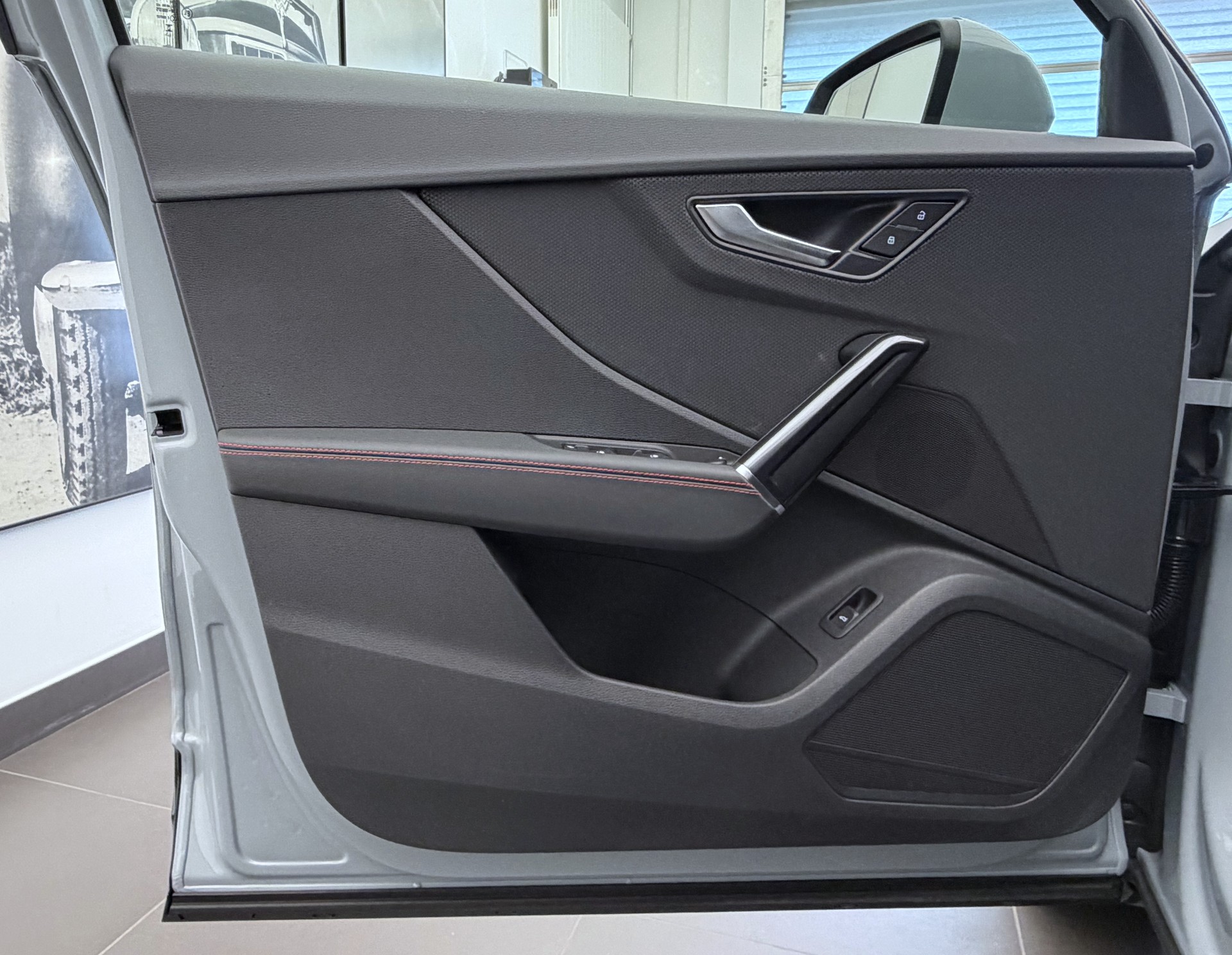 AUDI SQ2 TFSI quattro S-tronic-showroom-element-3