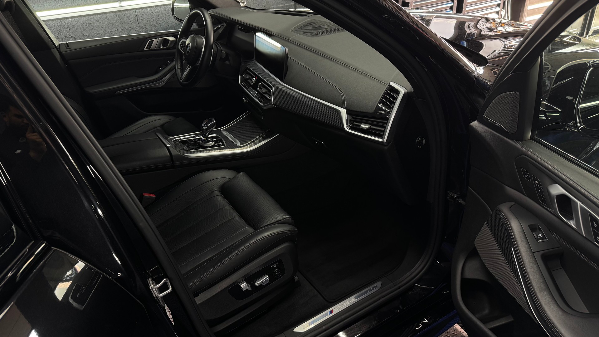BMW X5 xDrive M50d Steptronic AHK. 3.5T-showroom-element-3