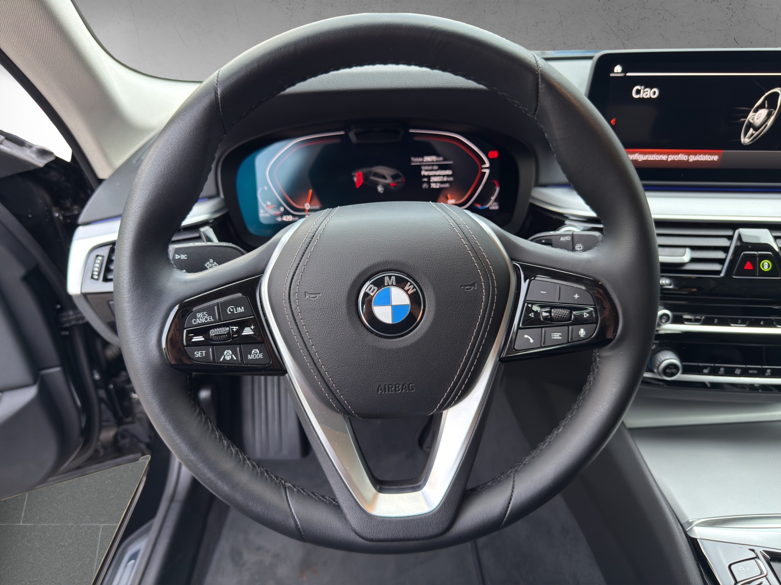 BMW 530d xDrive 48V Touring M Sport Steptronic-image-12