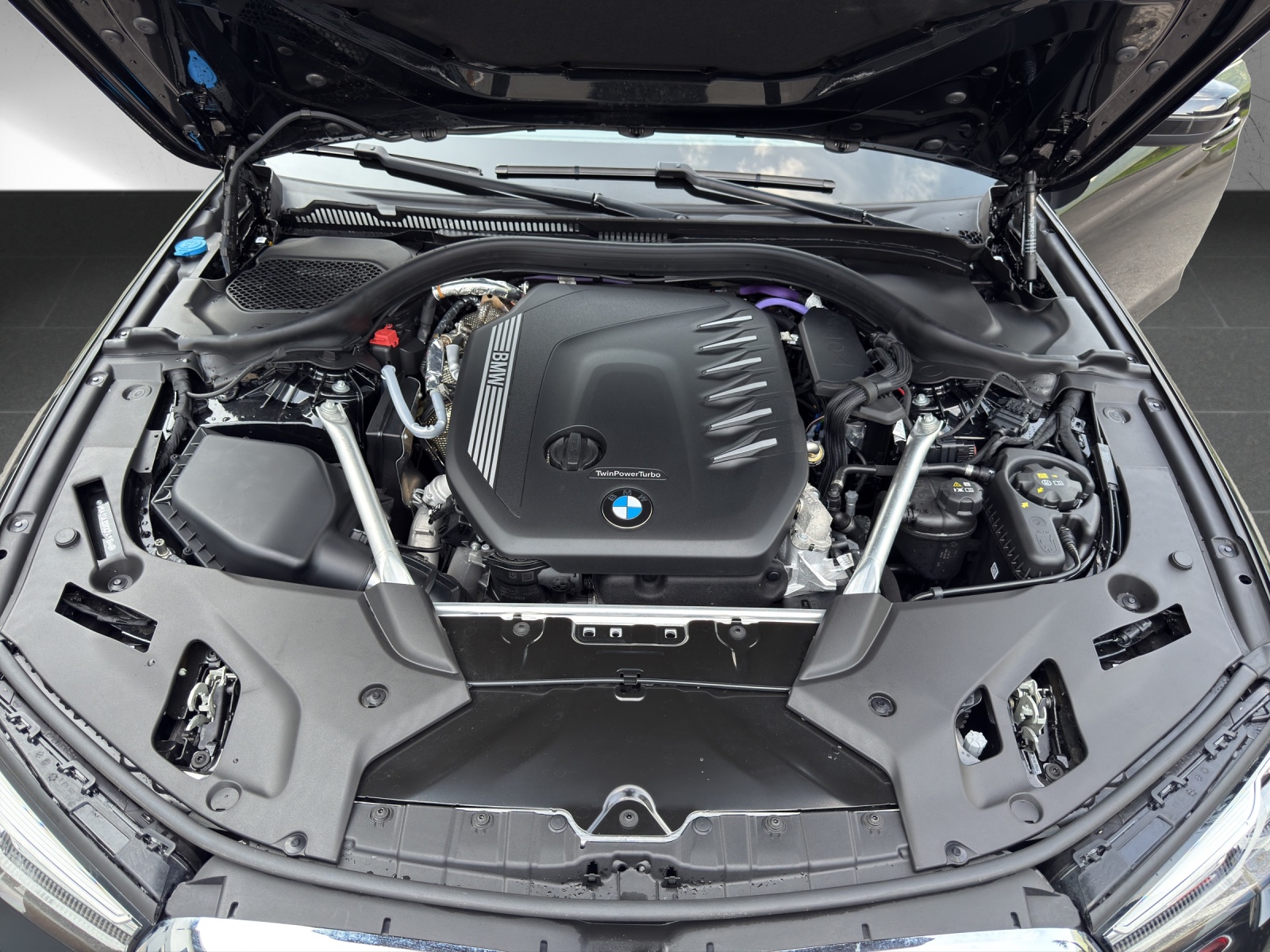 BMW 530d xDrive 48V Touring M Sport Steptronic-image-18