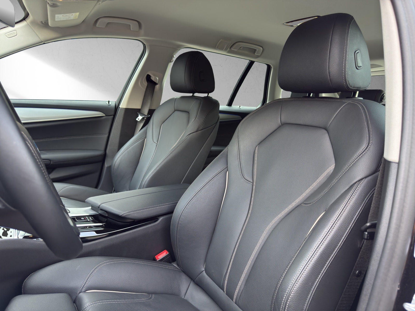 BMW 530d xDrive 48V Touring M Sport Steptronic-image-15