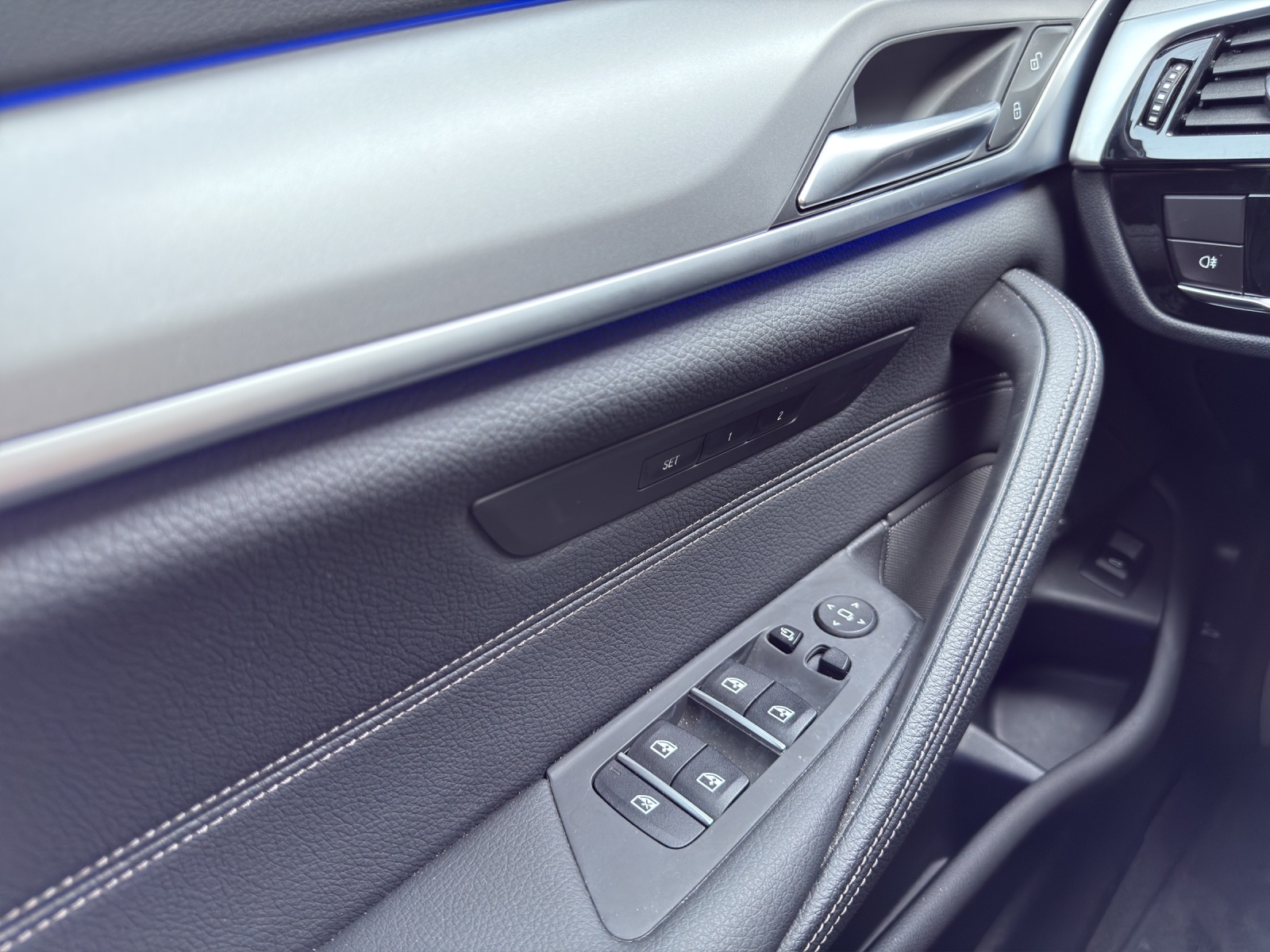 BMW 530d xDrive 48V Touring M Sport Steptronic-image-14
