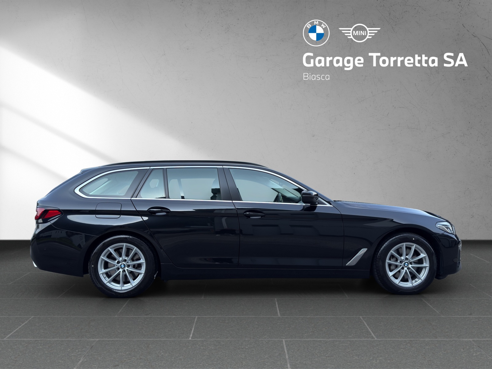 BMW 530d xDrive 48V Touring M Sport Steptronic-image-5