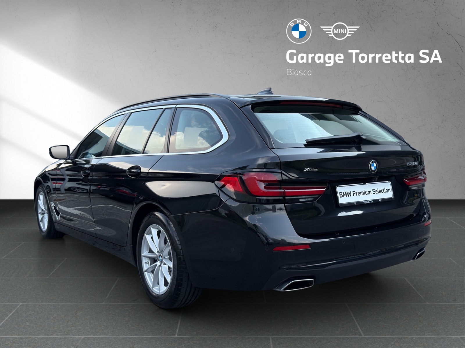 BMW 530d xDrive 48V Touring M Sport Steptronic-image-2