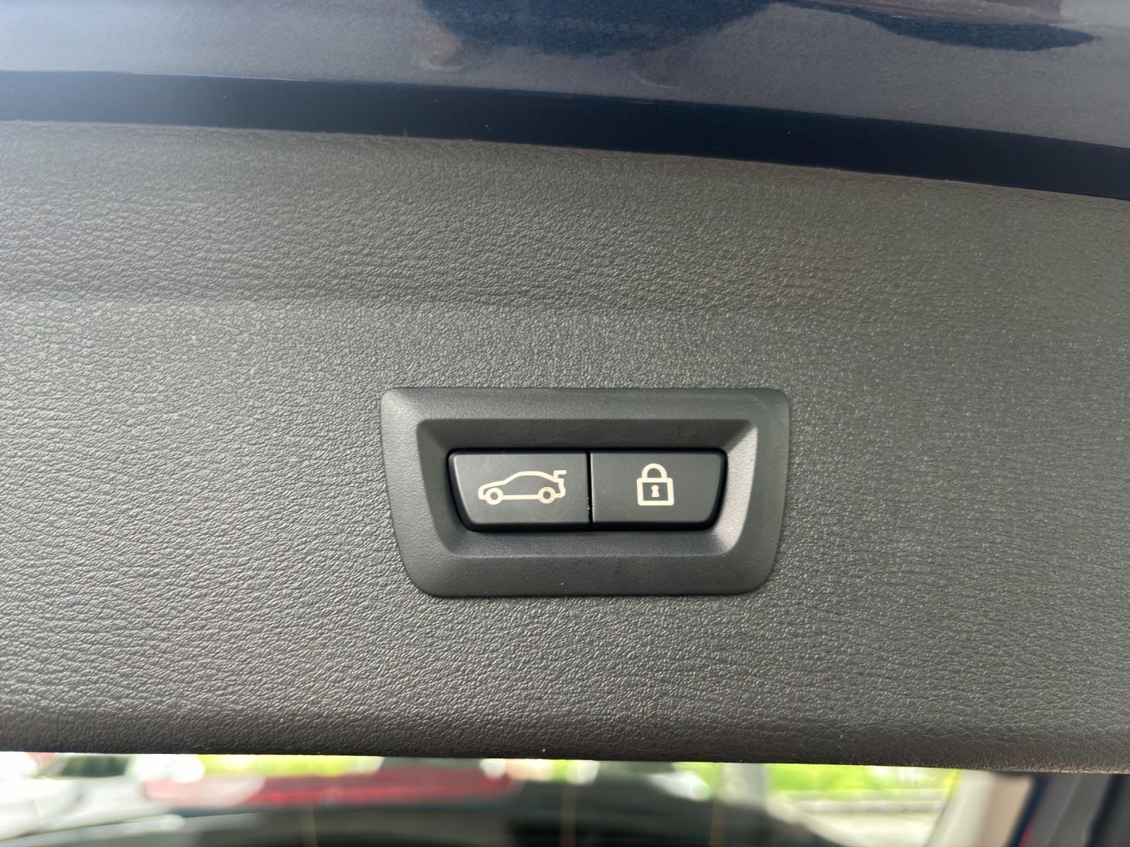BMW X1 20i xDrive SAG-image-20
