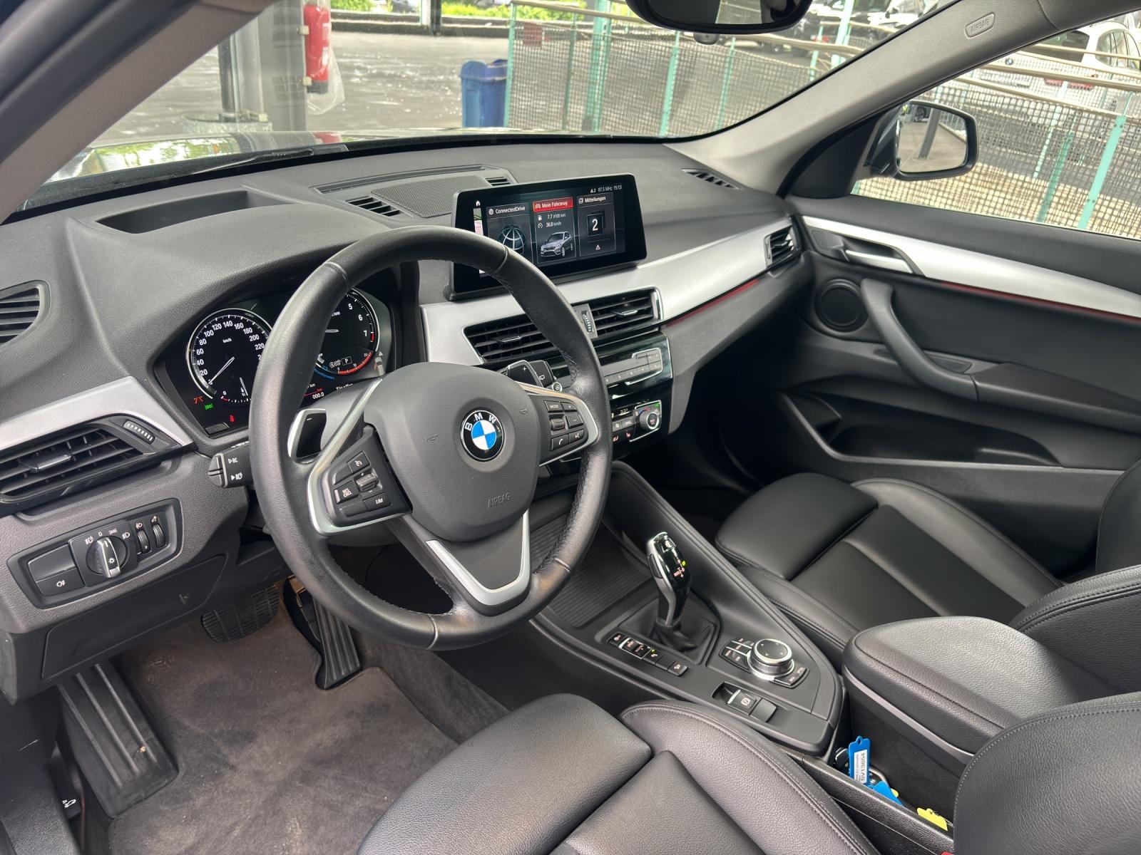 BMW X1 20i xDrive SAG-image-19