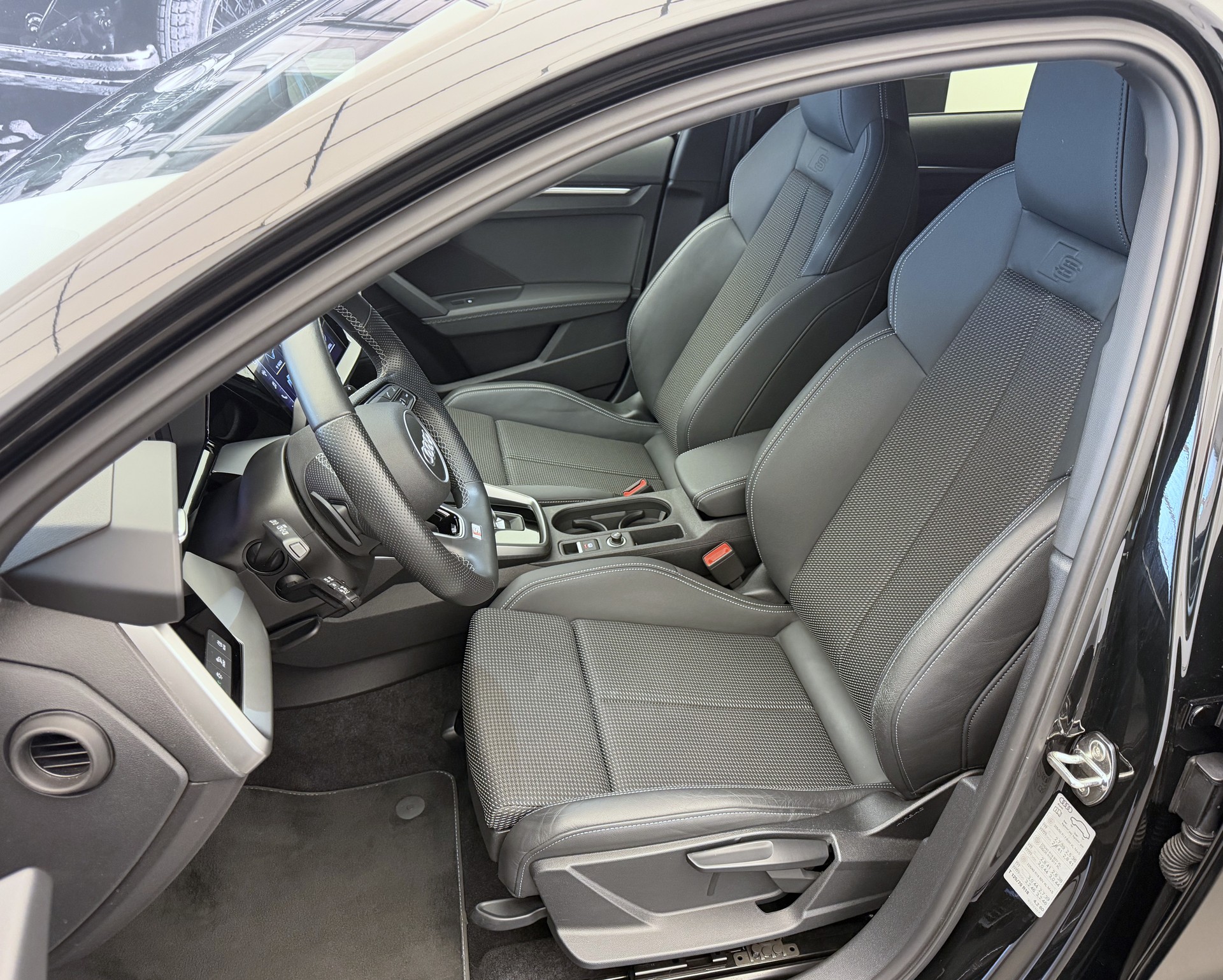 AUDI S3 Sportback 2.0 TFSI quattro S-tronic-image-5