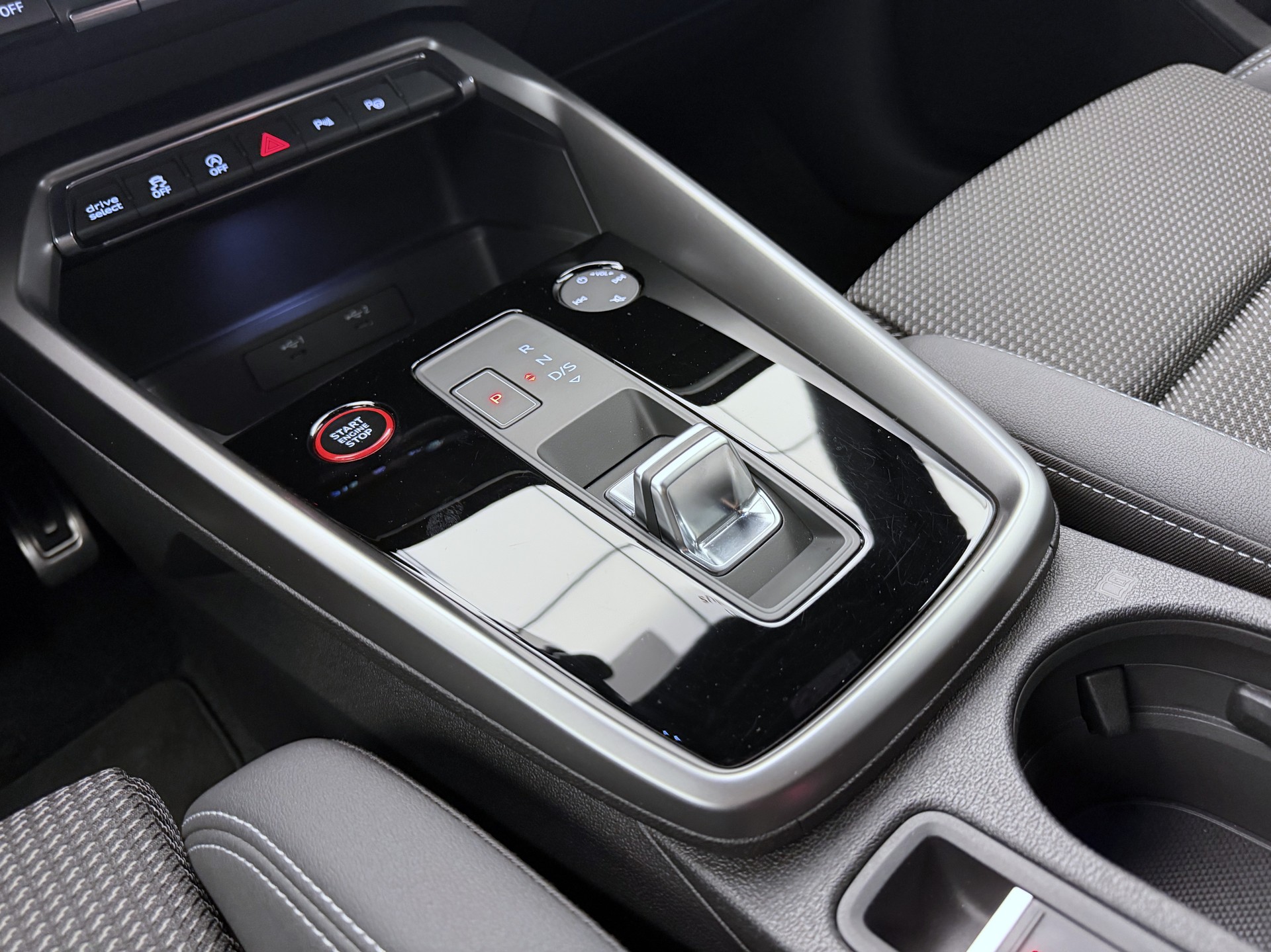 AUDI S3 Sportback 2.0 TFSI quattro S-tronic-image-13