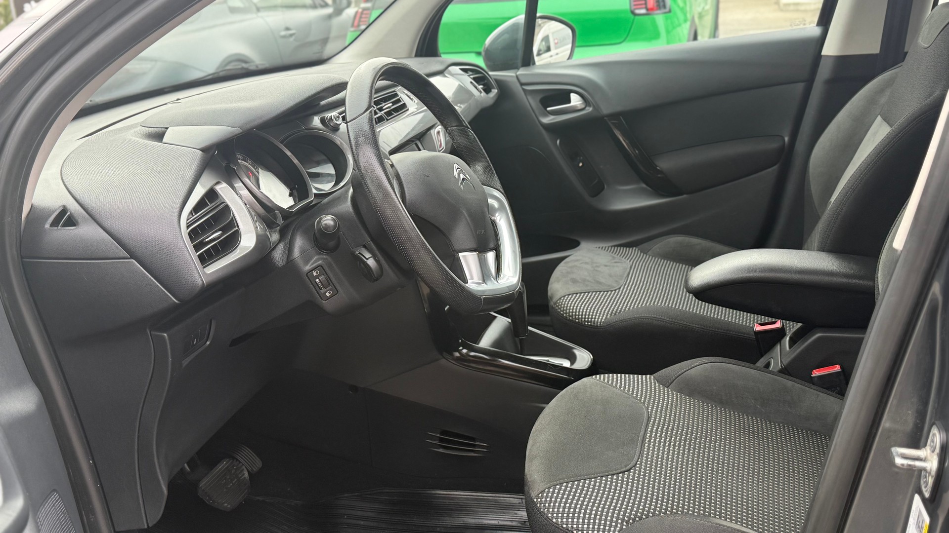 CITROEN C3 1.6i 16V Exclusive Automatic-image-10