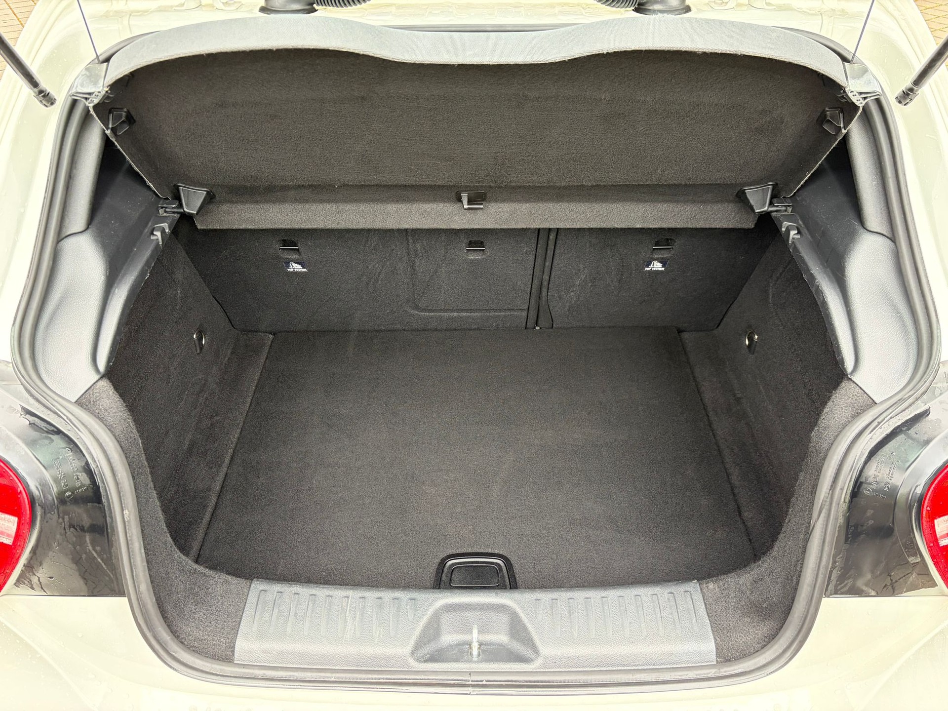 MERCEDES-BENZ A 180 AMG Line-image-8