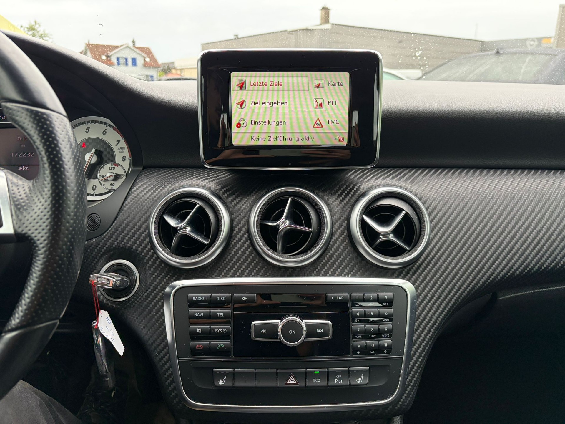 MERCEDES-BENZ A 180 AMG Line-image-14