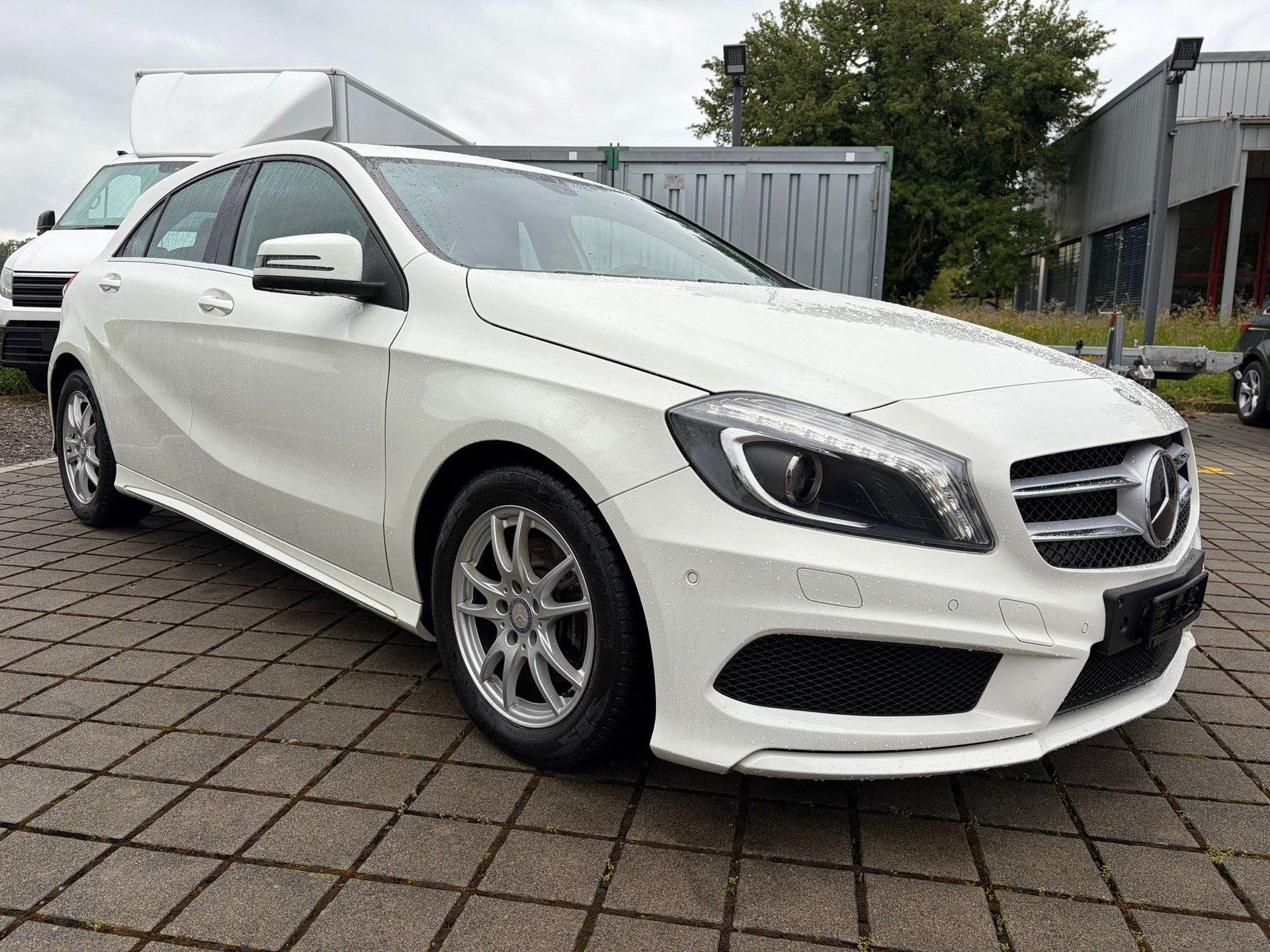 MERCEDES-BENZ A 180 AMG Line-image-1