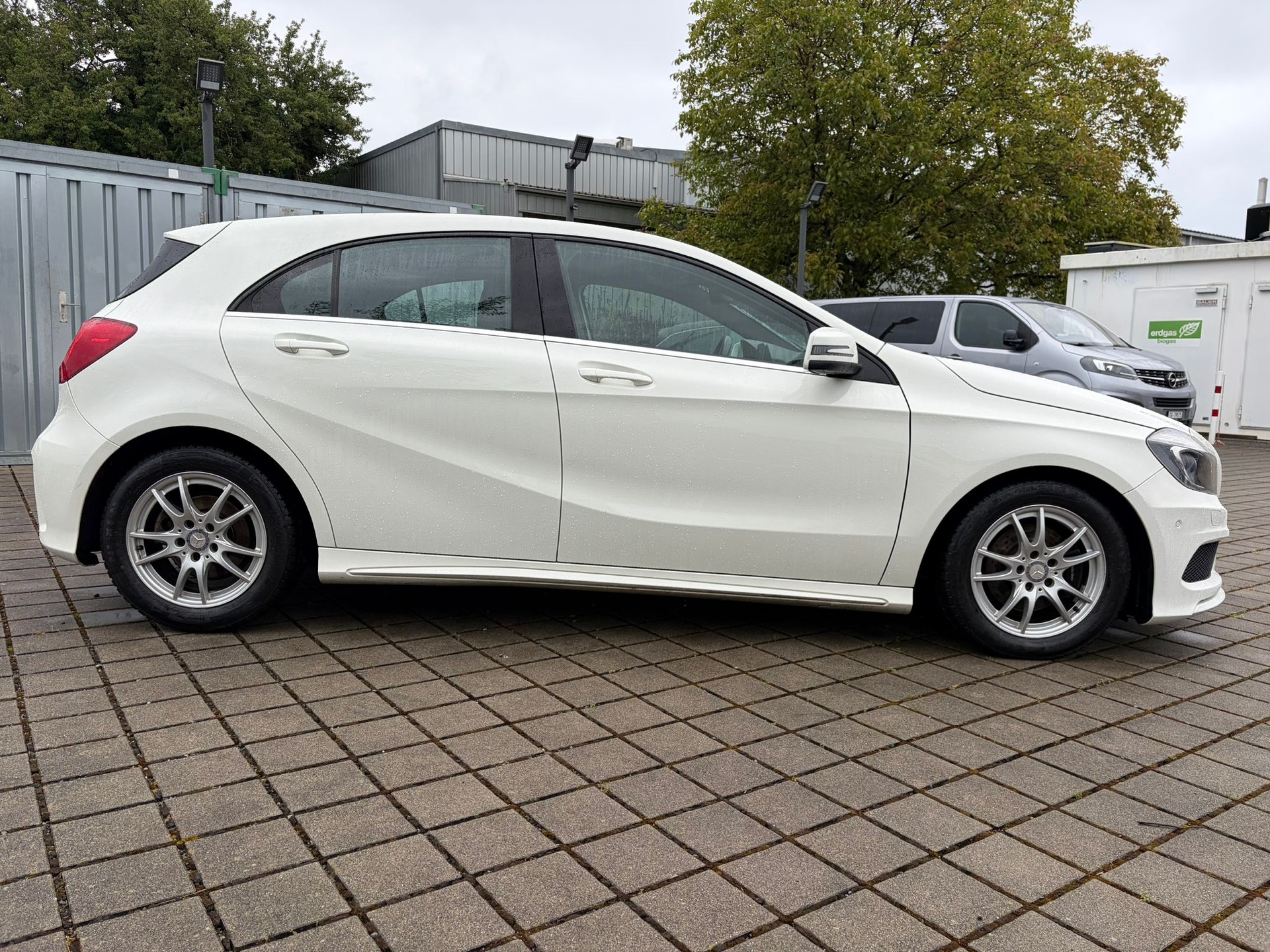 MERCEDES-BENZ A 180 AMG Line-image-4