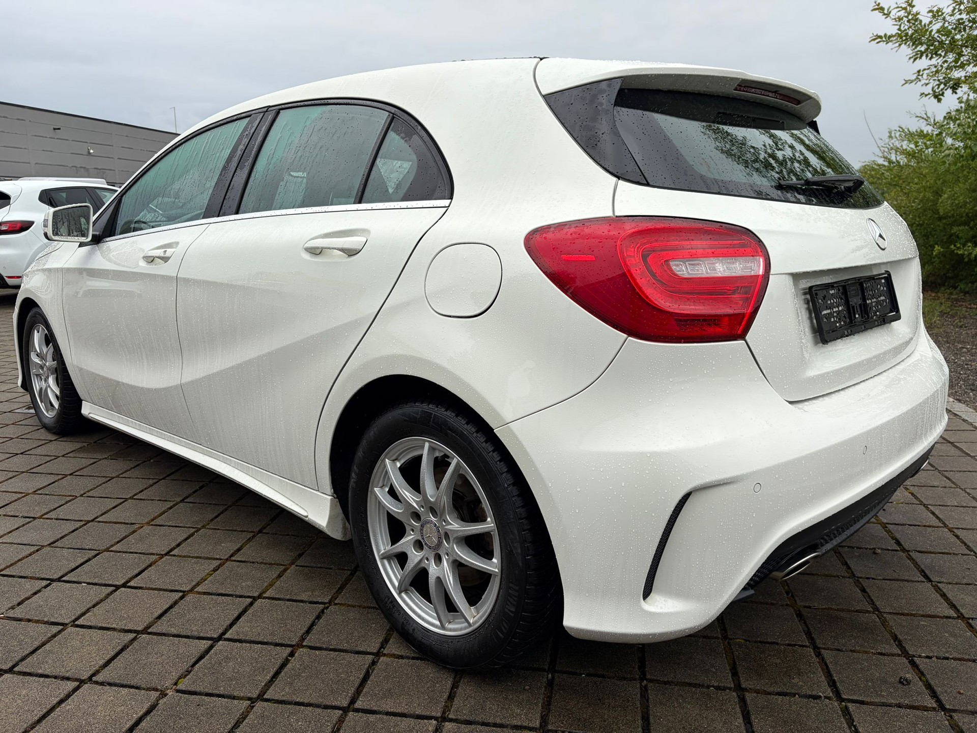 MERCEDES-BENZ A 180 AMG Line-image-7