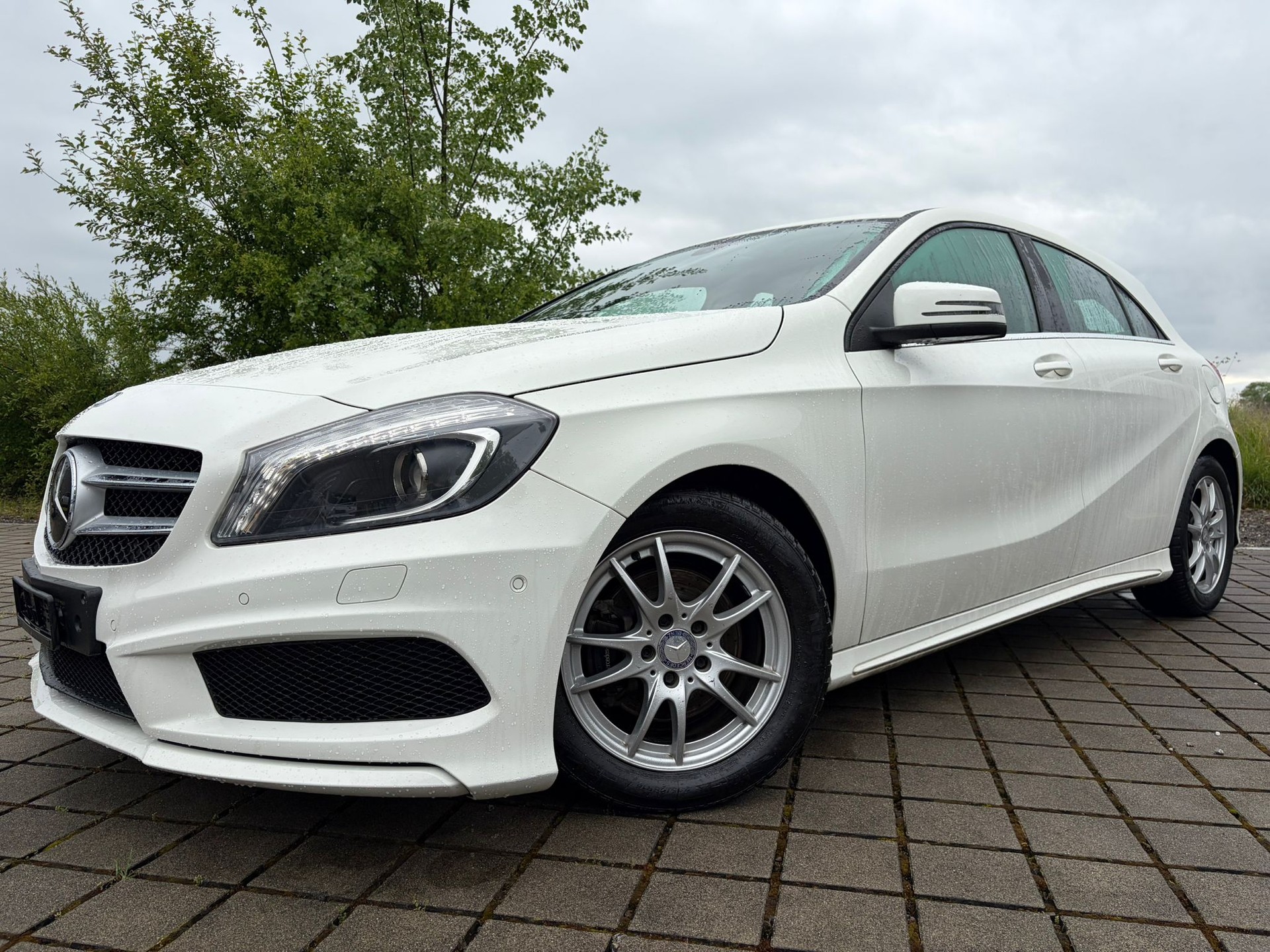 MERCEDES-BENZ A 180 AMG Line-image-0