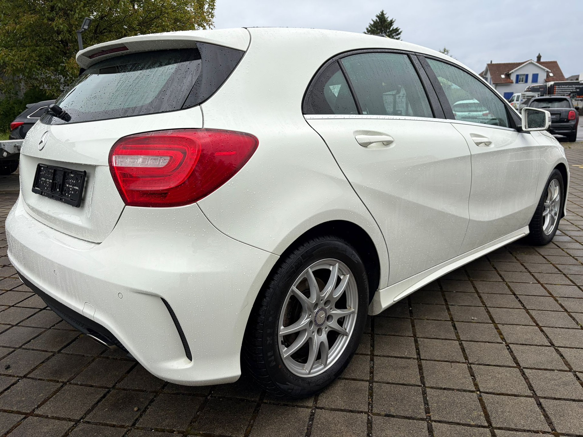 MERCEDES-BENZ A 180 AMG Line-image-6