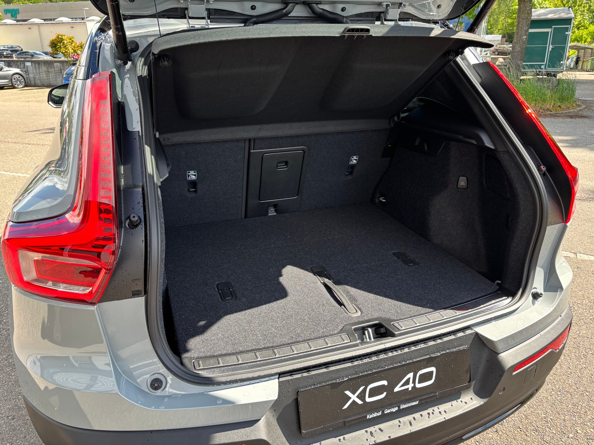 VOLVO XC40 2.0 B4 MH Black Edition-image-9