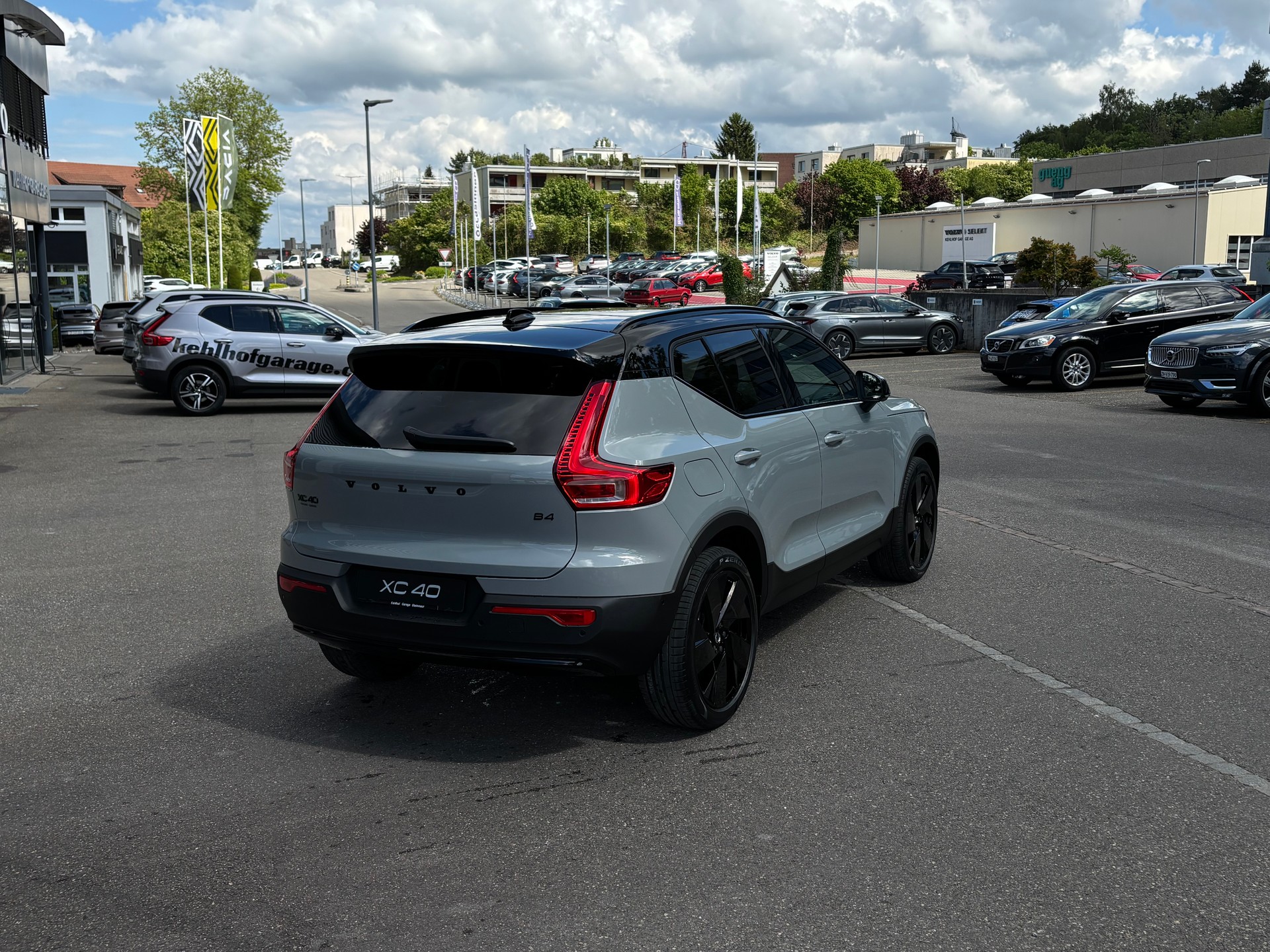 VOLVO XC40 2.0 B4 MH Black Edition-image-5