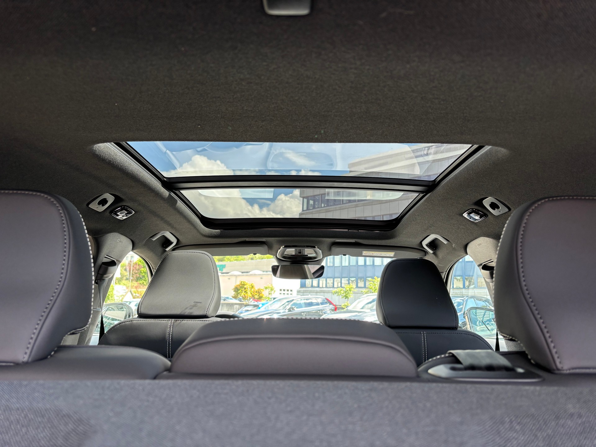 VOLVO XC40 2.0 B4 MH Black Edition-image-10