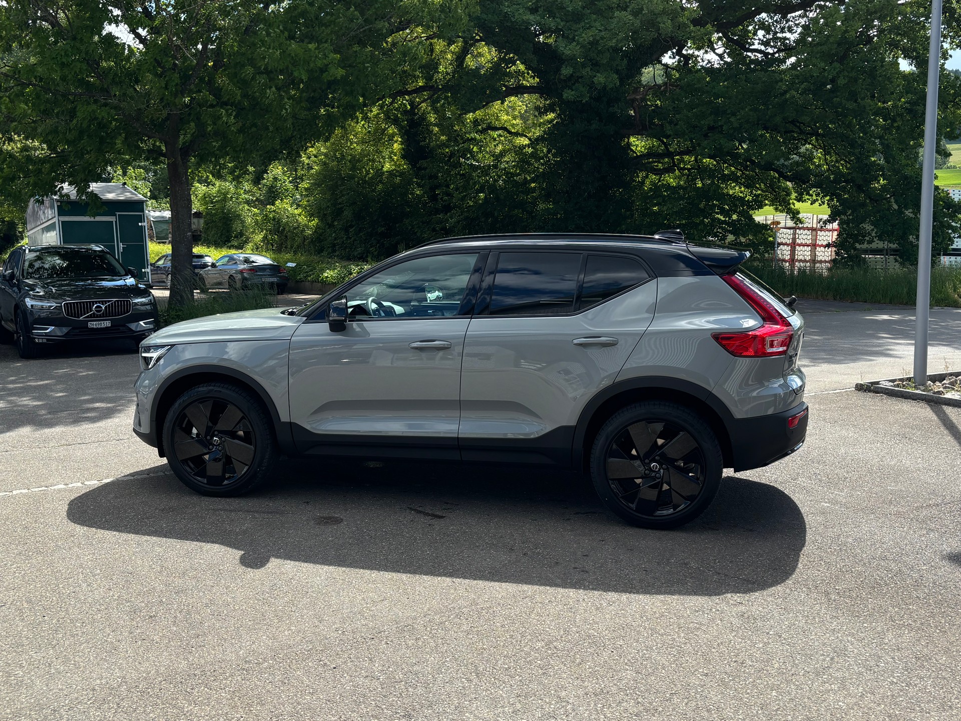 VOLVO XC40 2.0 B4 MH Black Edition-image-4