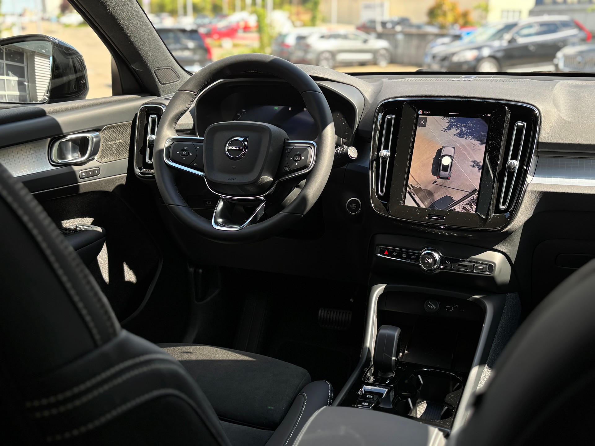 VOLVO XC40 2.0 B4 MH Black Edition-image-13