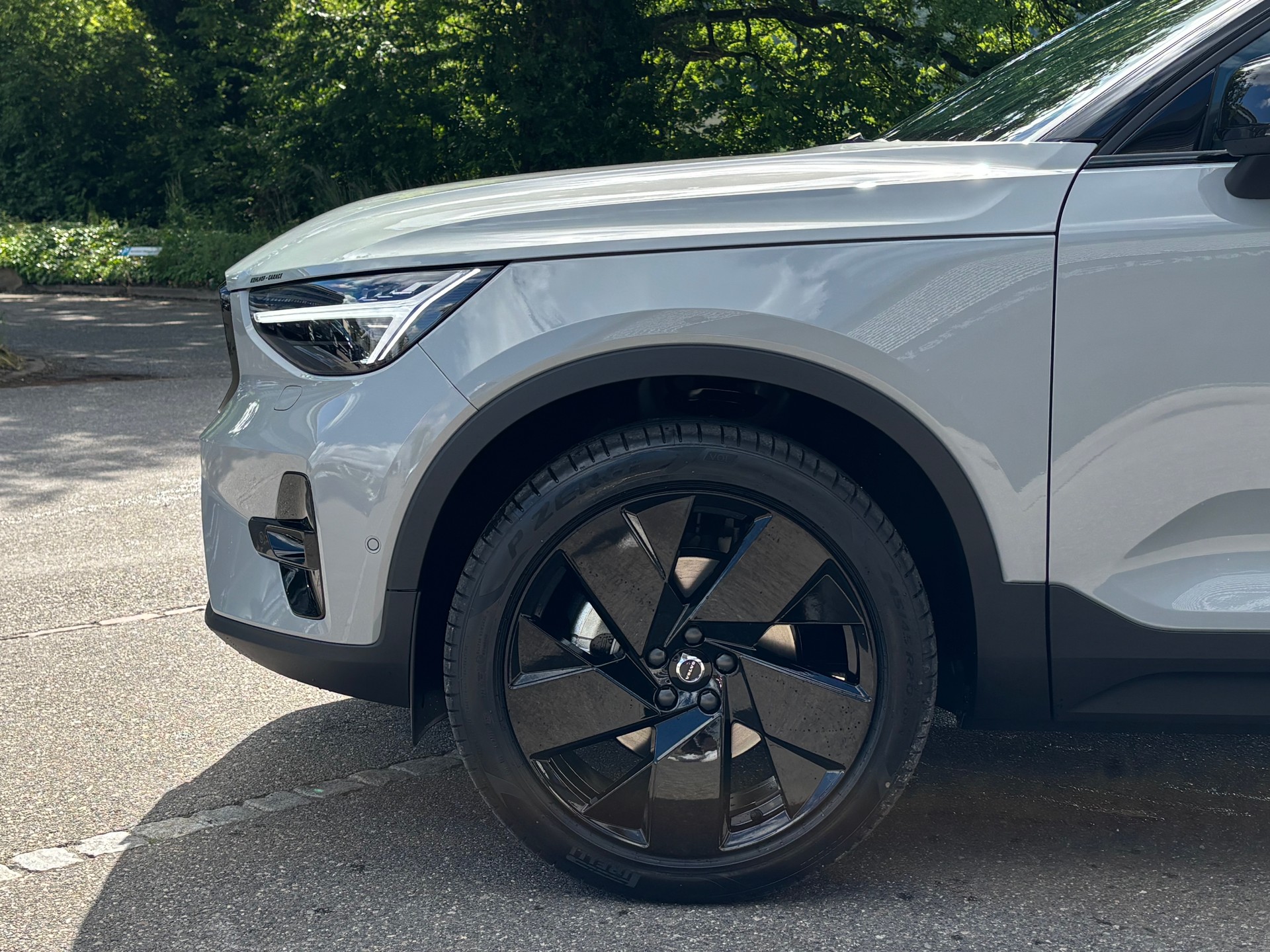 VOLVO XC40 2.0 B4 MH Black Edition-showroom-element-1