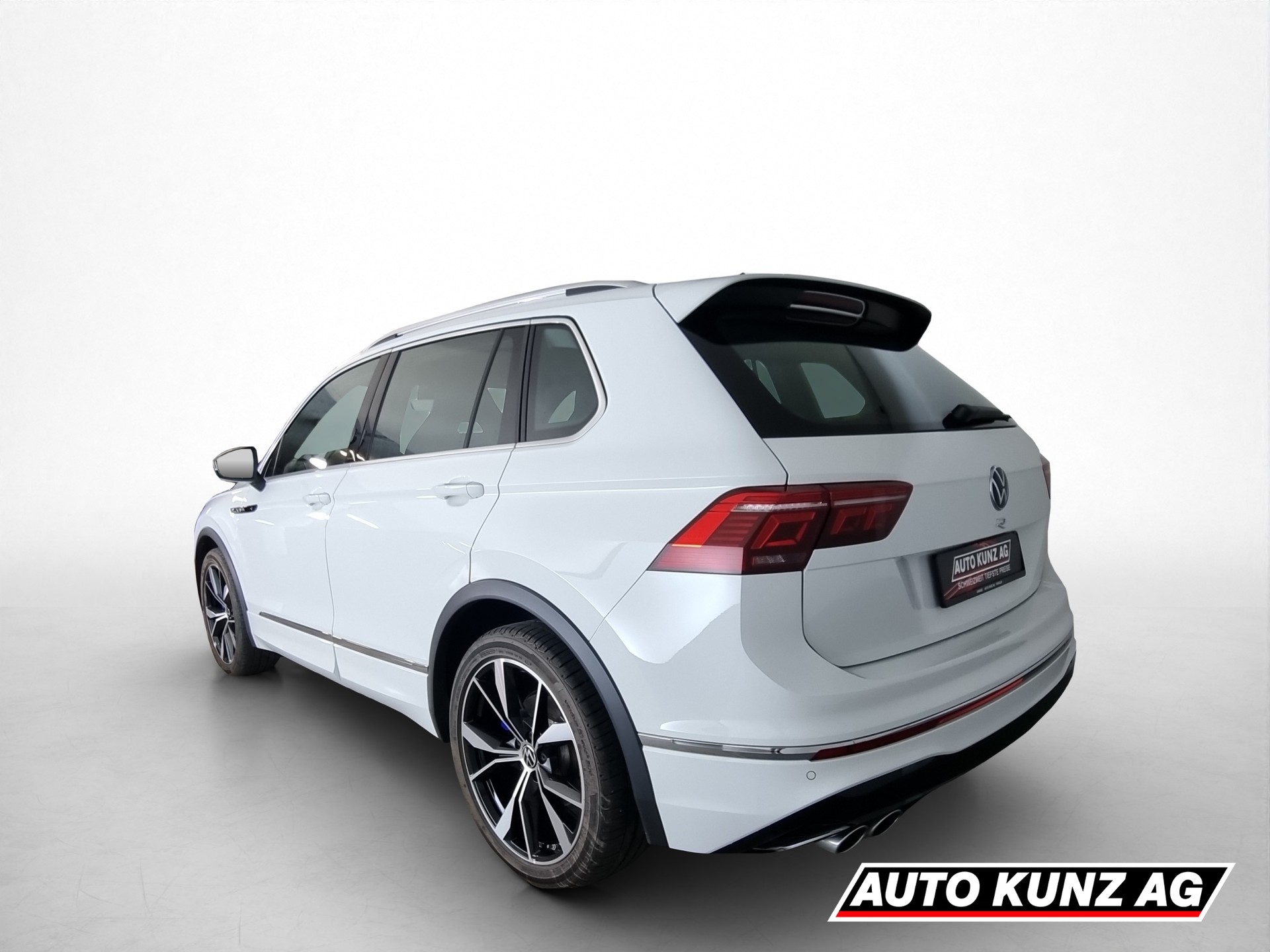 VW Tiguan 2.0TSI R 4Motion DSG-image-3