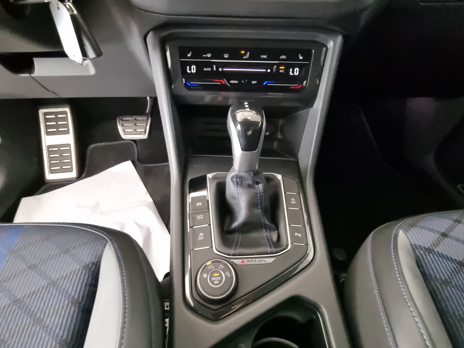 VW Tiguan 2.0TSI R 4Motion DSG-image-9