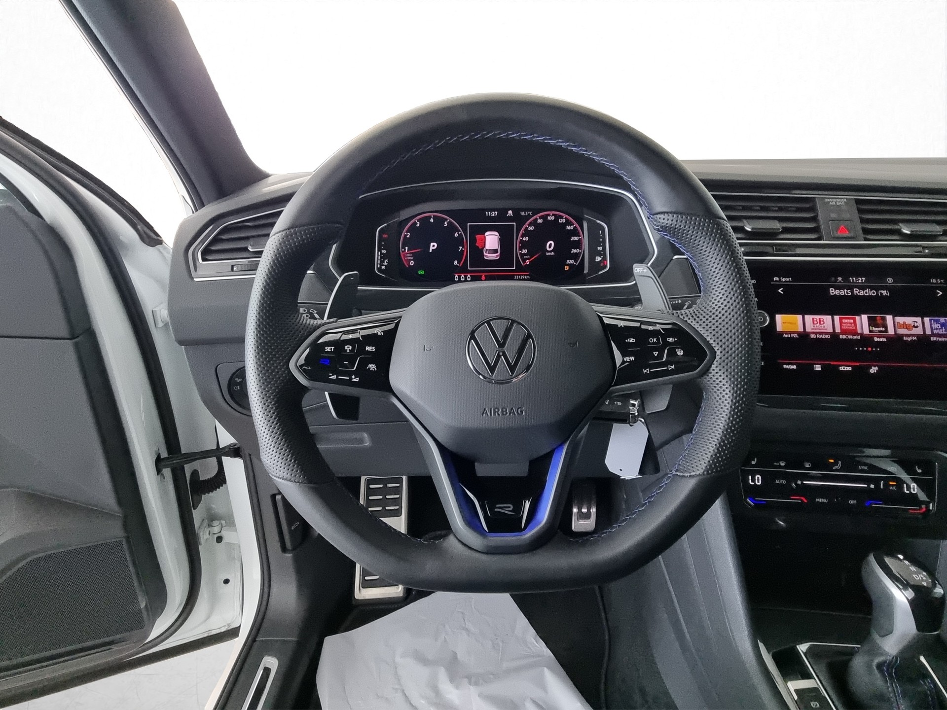 VW Tiguan 2.0TSI R 4Motion DSG-image-8