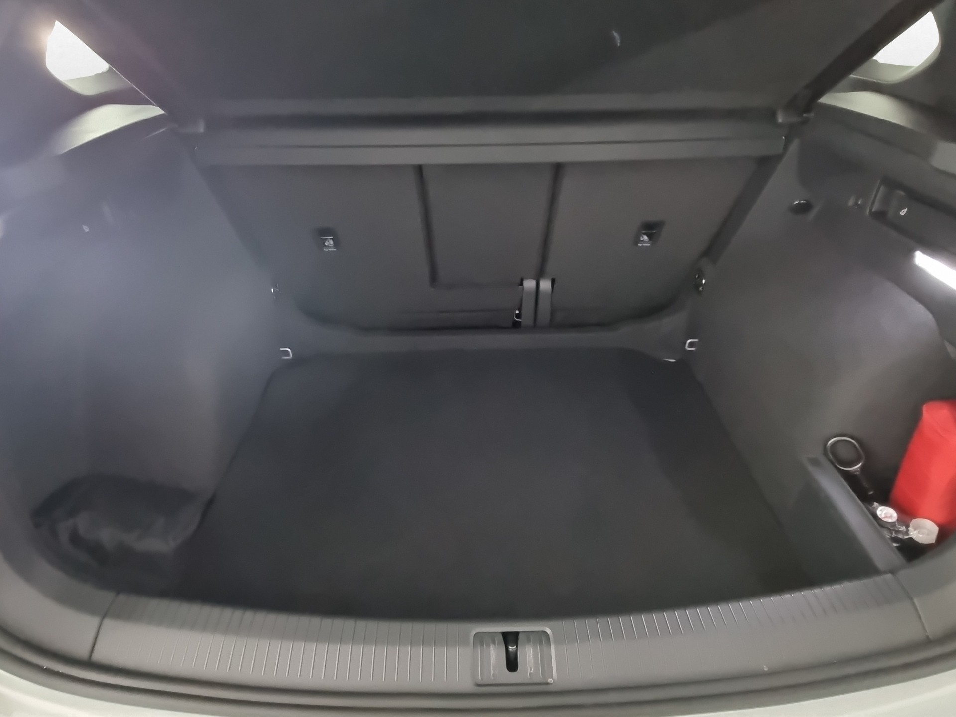 VW Tiguan 2.0TSI R 4Motion DSG-image-15