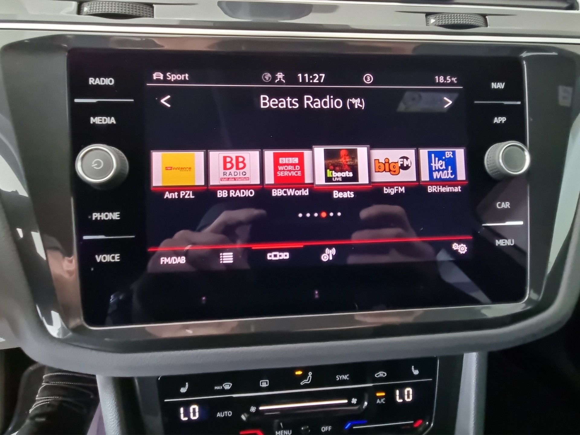VW Tiguan 2.0TSI R 4Motion DSG-image-12