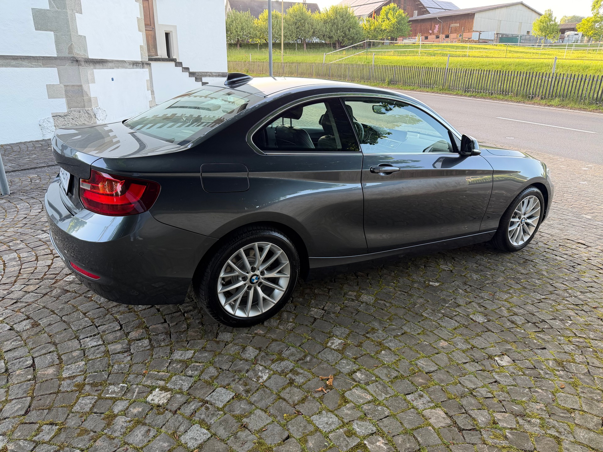 BMW 220d xDrive Luxury Line Steptronic / Frisch ab MFK / Service gepflegt / 36 Monate Garantie / 8 Fach / Leder / Navi / Xenon-image-3