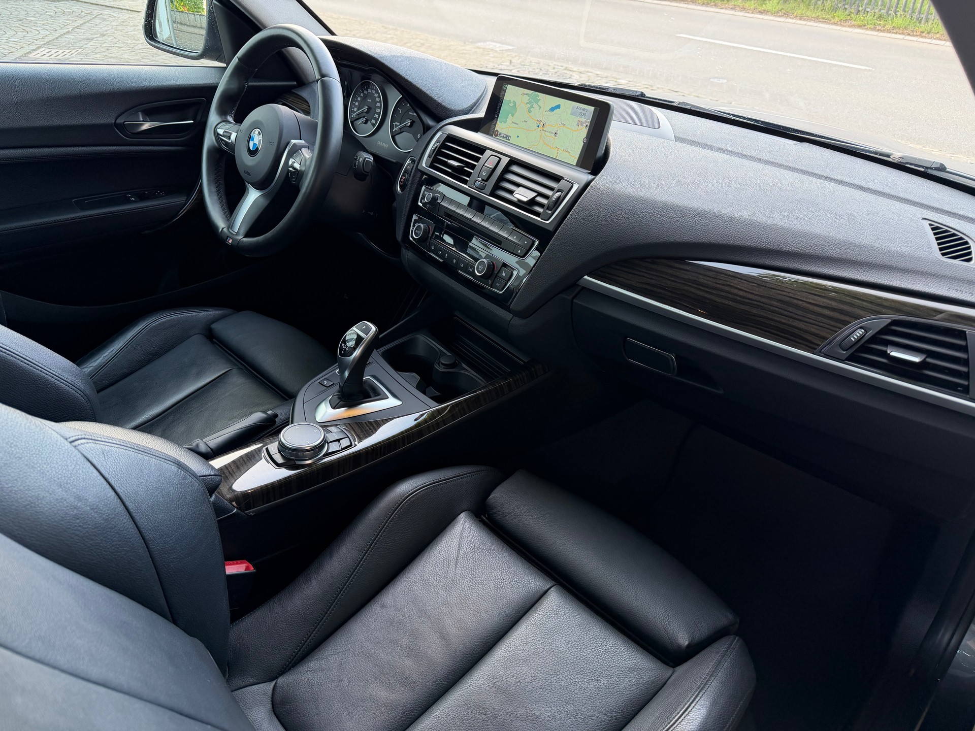 BMW 220d xDrive Luxury Line Steptronic / Frisch ab MFK / Service gepflegt / 36 Monate Garantie / 8 Fach / Leder / Navi / Xenon-image-9