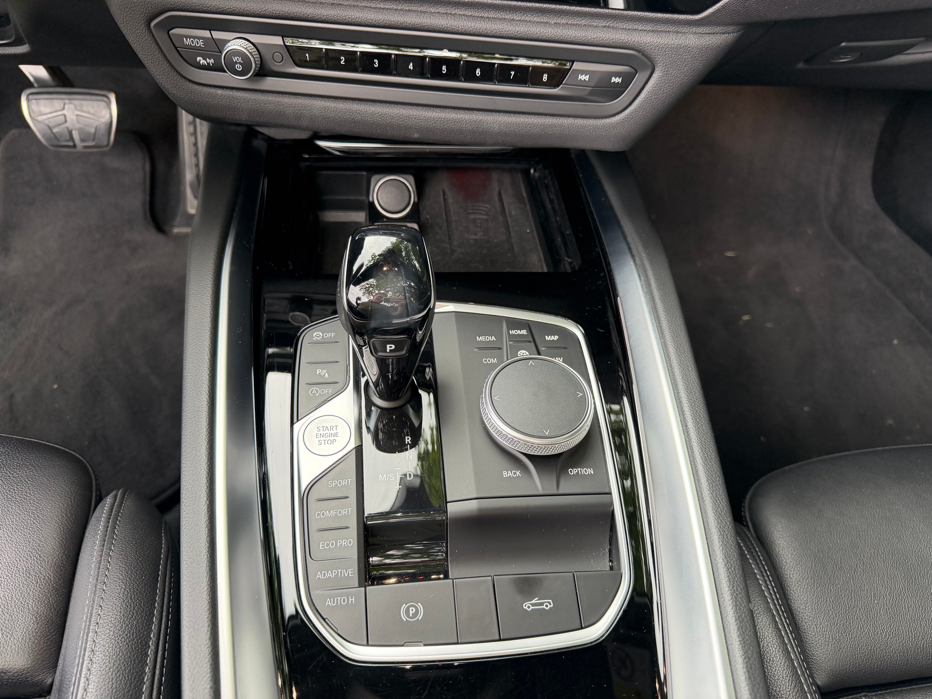 BMW M40i-image-2