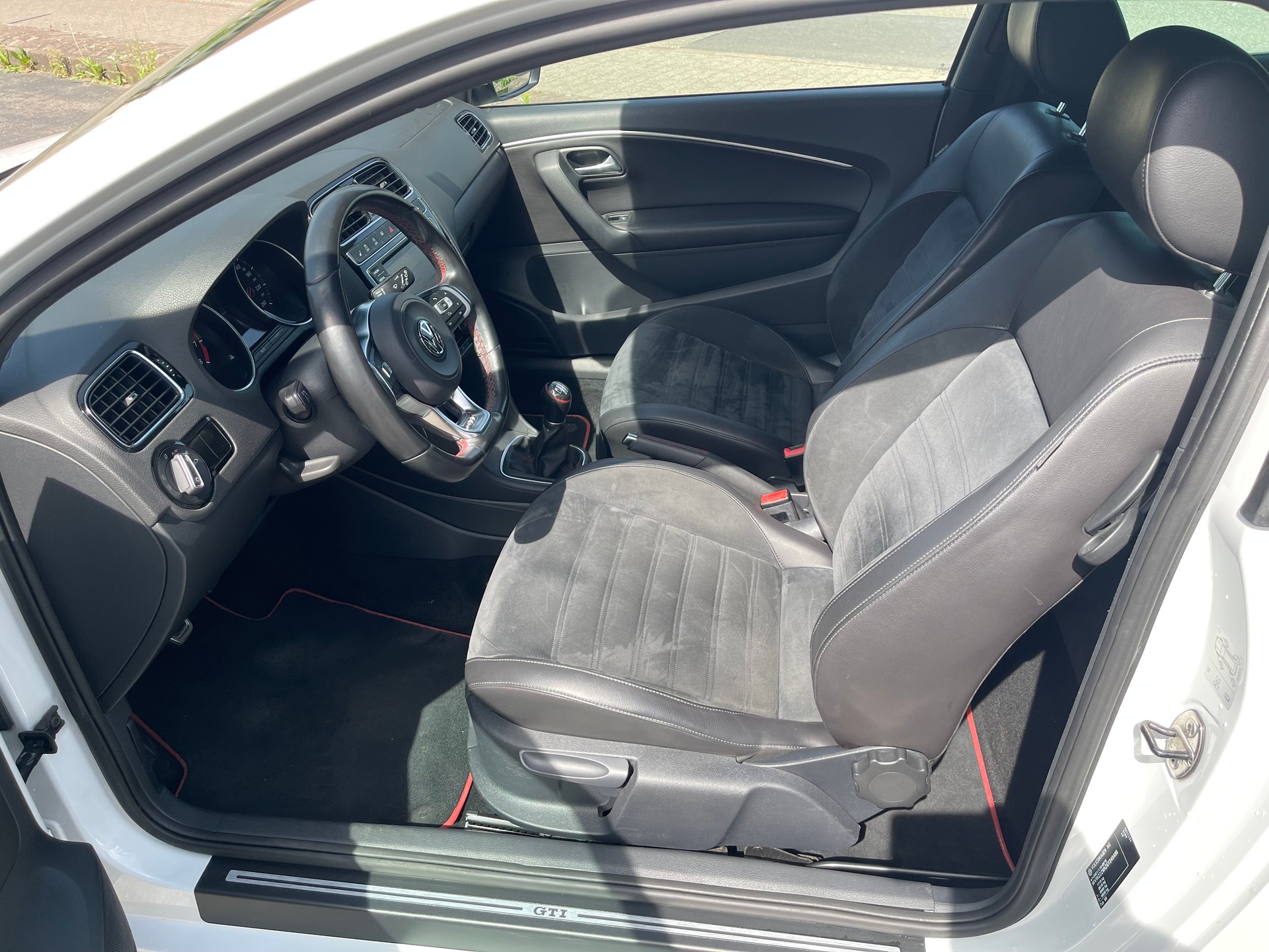 VW Polo 1.8 TSI GTI-image-2