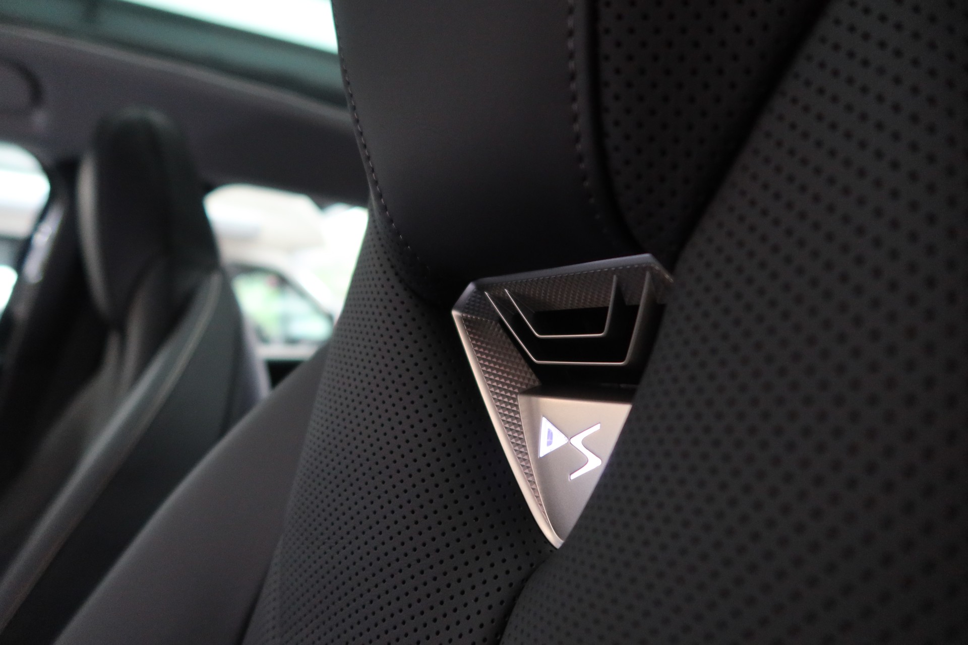 DS AUTOMOBILES DS N8 E-T 350 Etoile LR-image-10