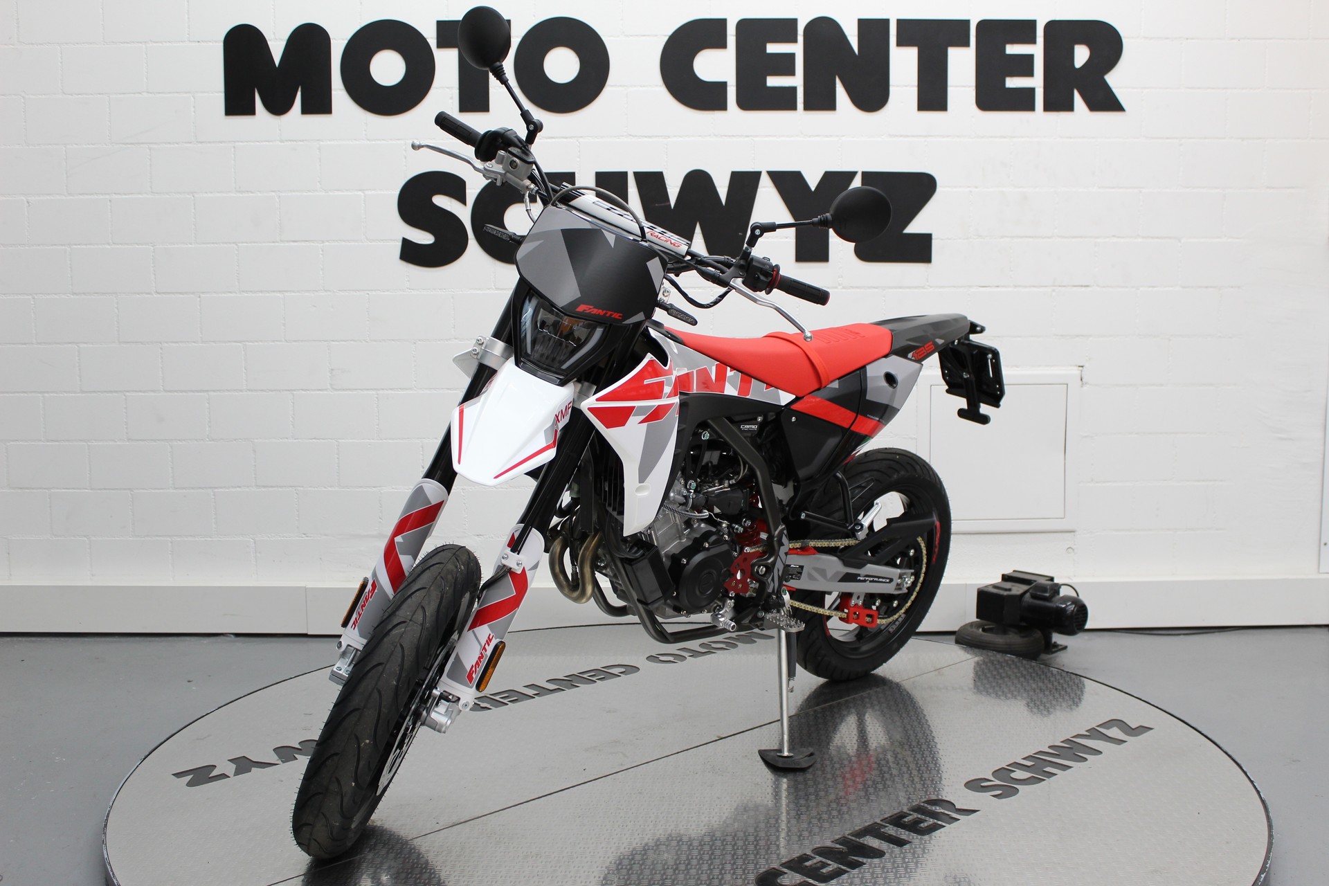 FANTIC XMF 125 PERFORMANCE-showroom-element-2