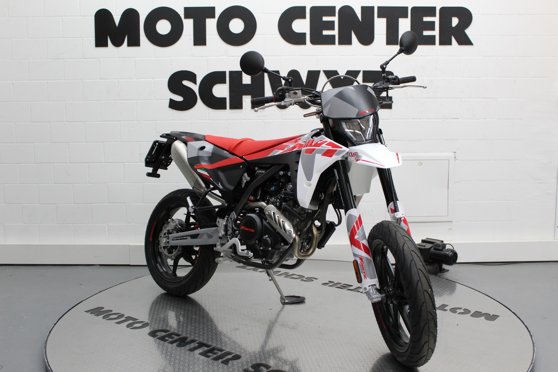 FANTIC XMF 125 PERFORMANCE-showroom-element-1