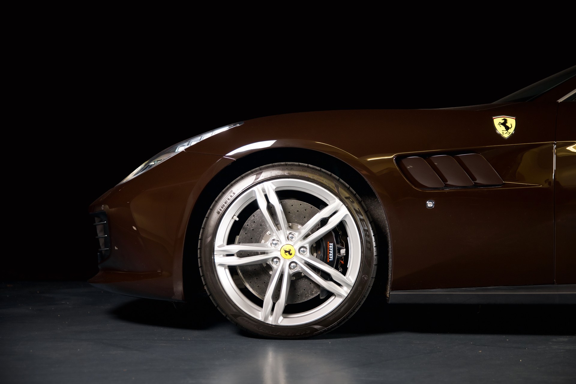 FERRARI GTC 4 Lusso Tailor Made 70 Anni Collection-image-6
