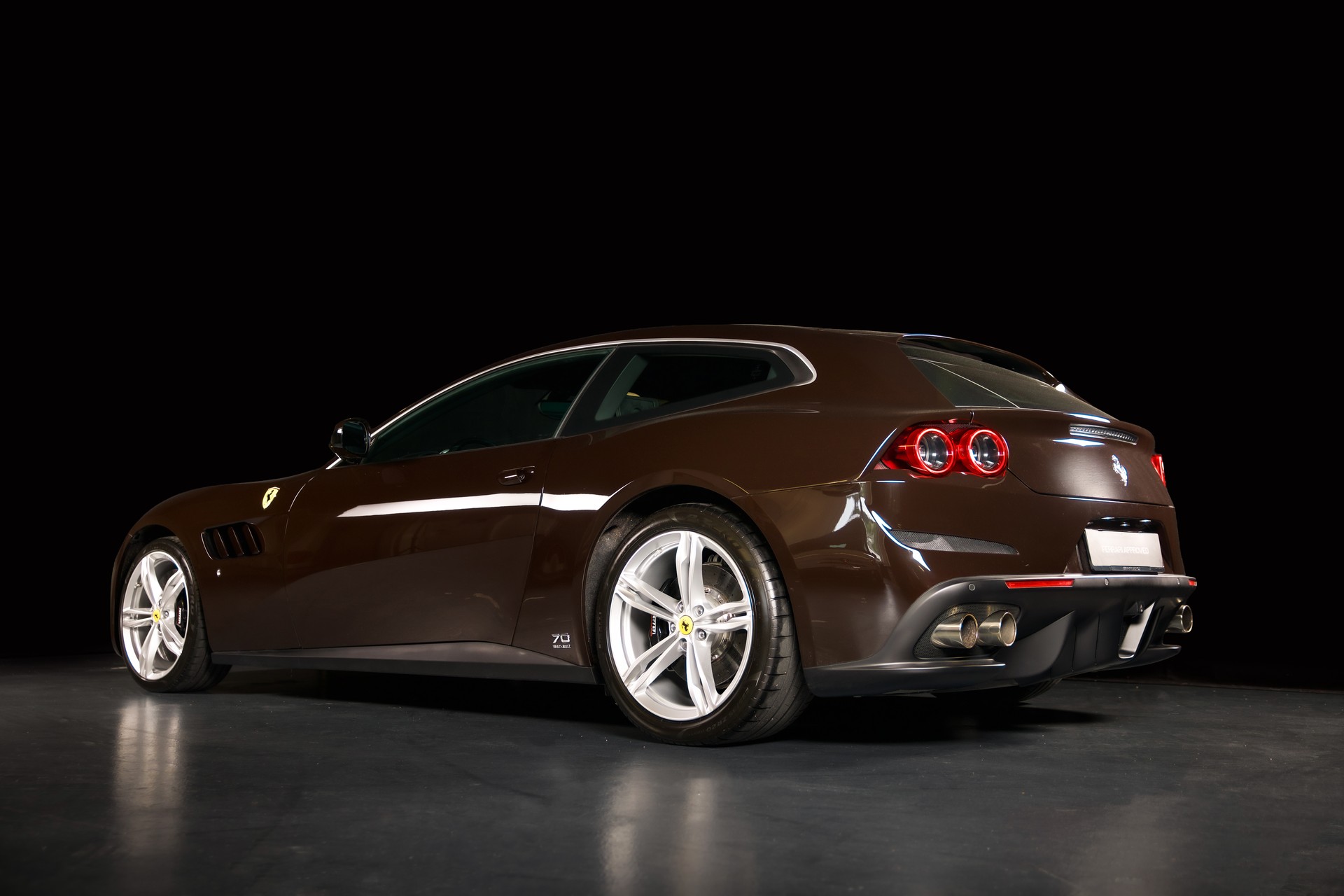 FERRARI GTC 4 Lusso Tailor Made 70 Anni Collection-image-4