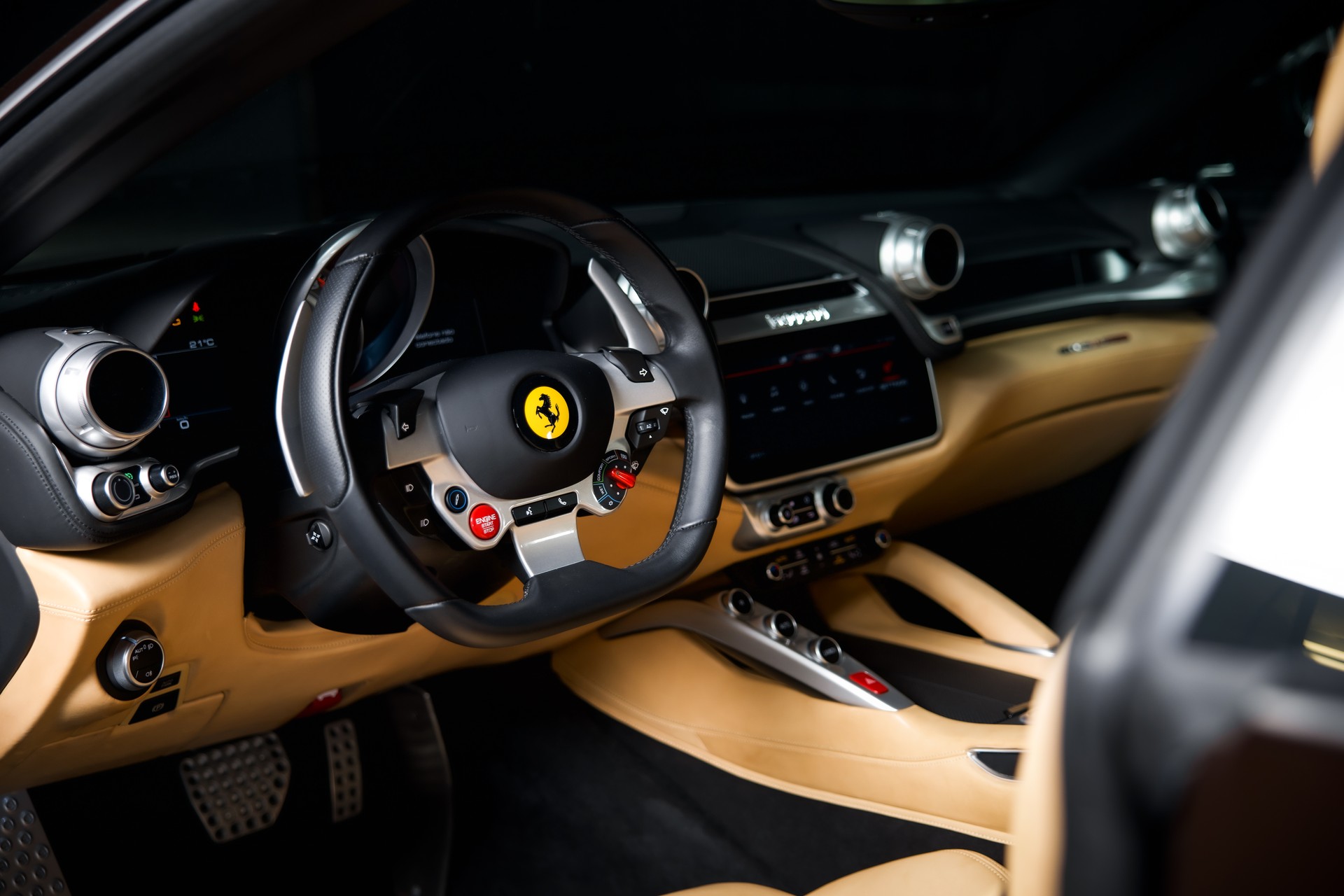 FERRARI GTC 4 Lusso Tailor Made 70 Anni Collection-image-16