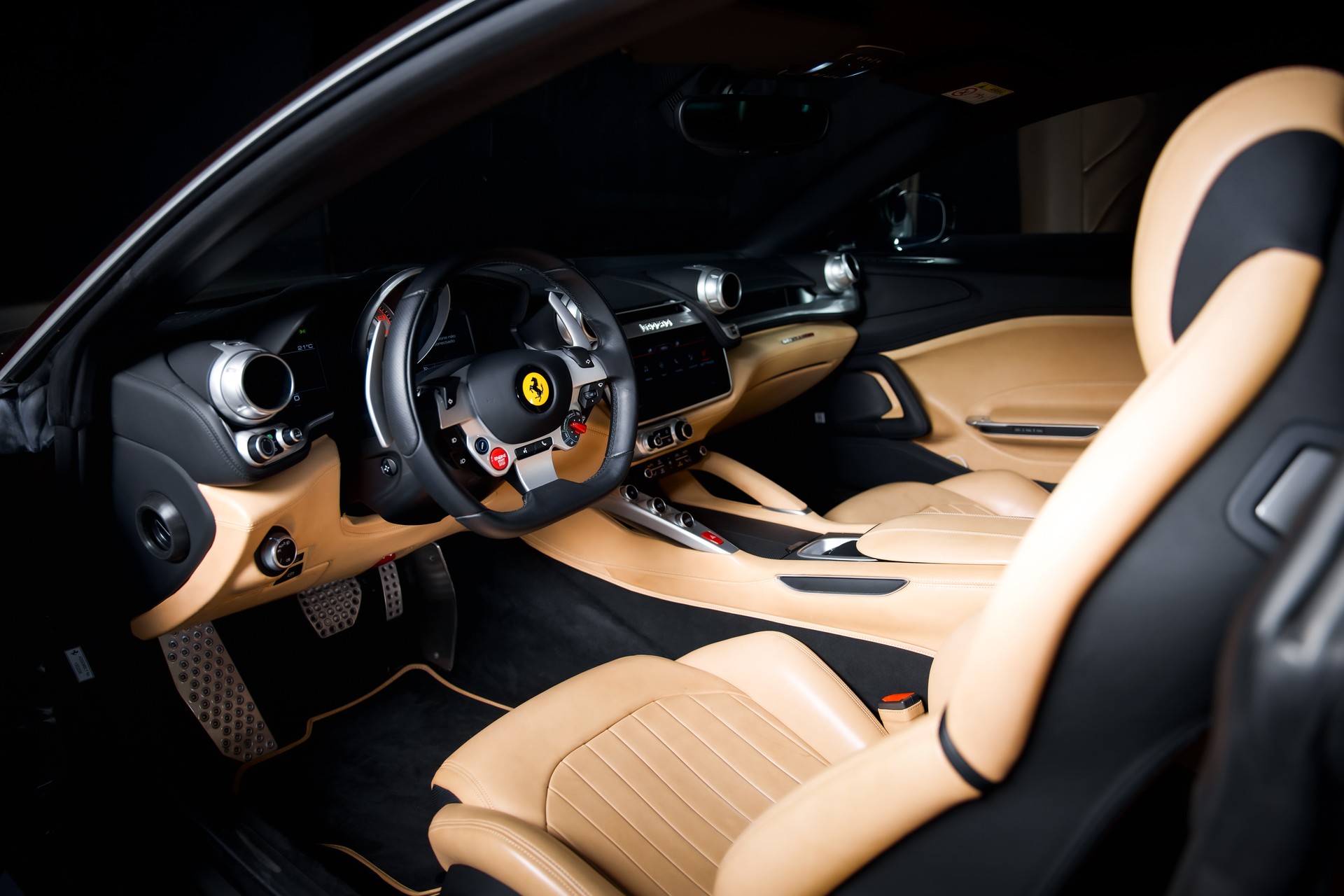 FERRARI GTC 4 Lusso Tailor Made 70 Anni Collection-image-13